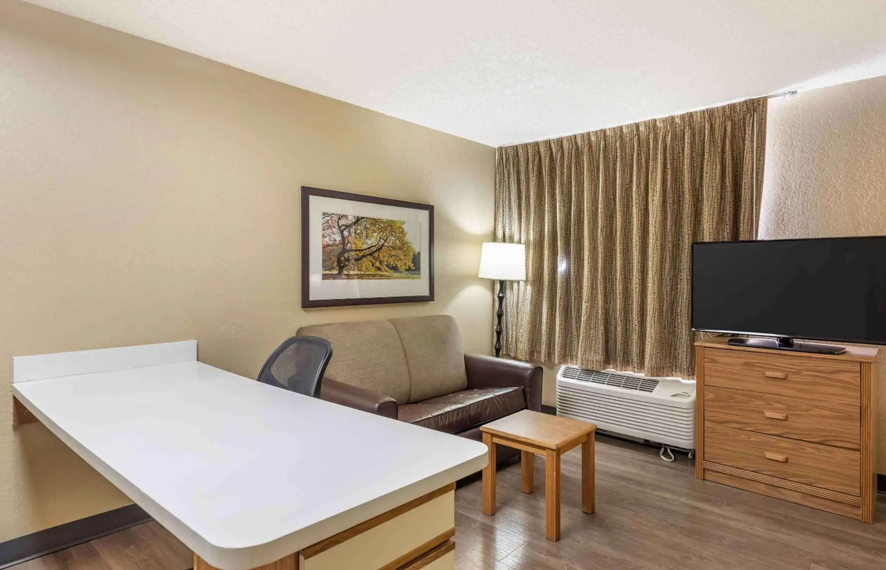 Bedroom, TV/Entertainment Center in Extended Stay America Suites - Denver - Tech Center South - Greenwood Village