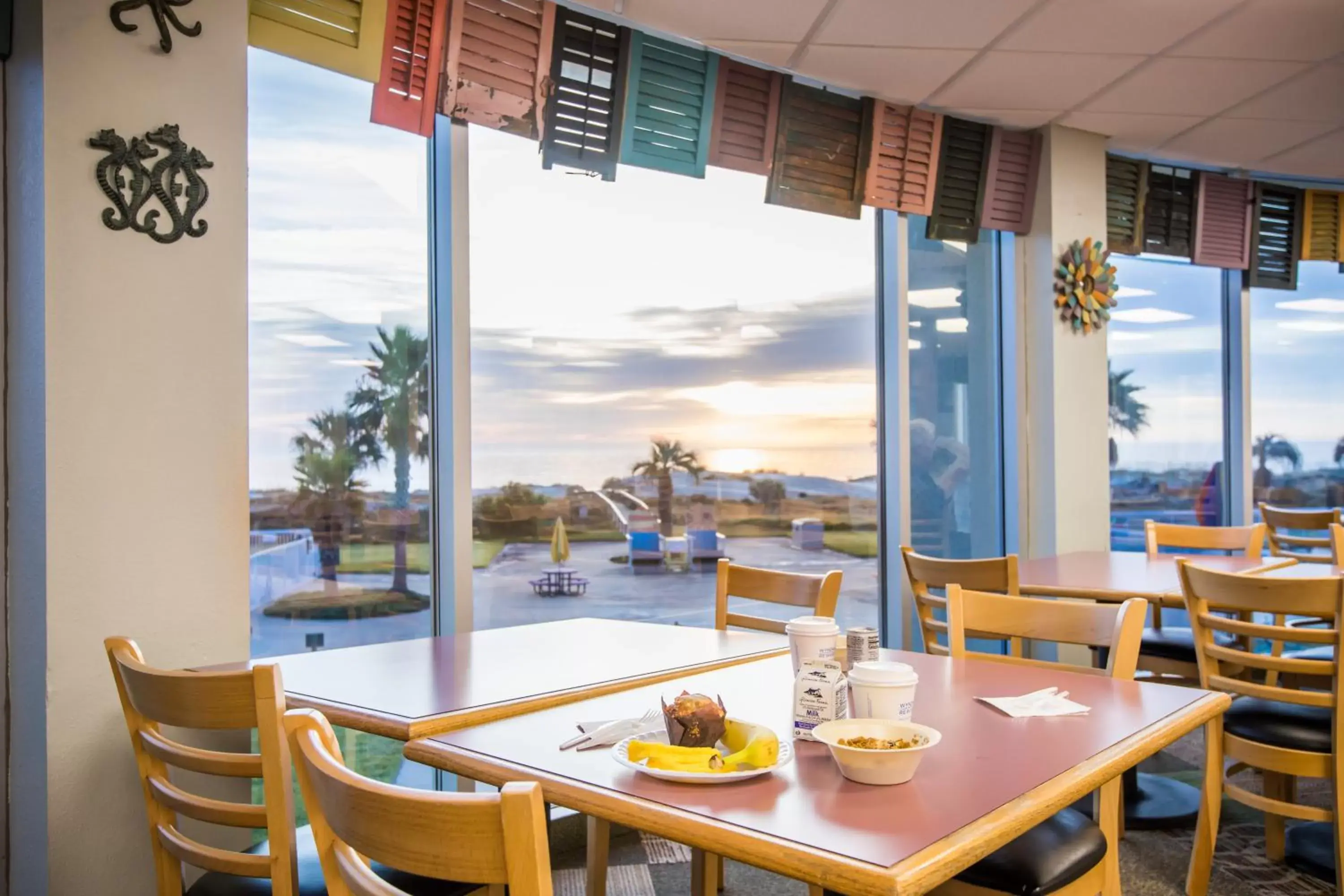 Breakfast in Days Inn & Suites by Wyndham Jekyll Island