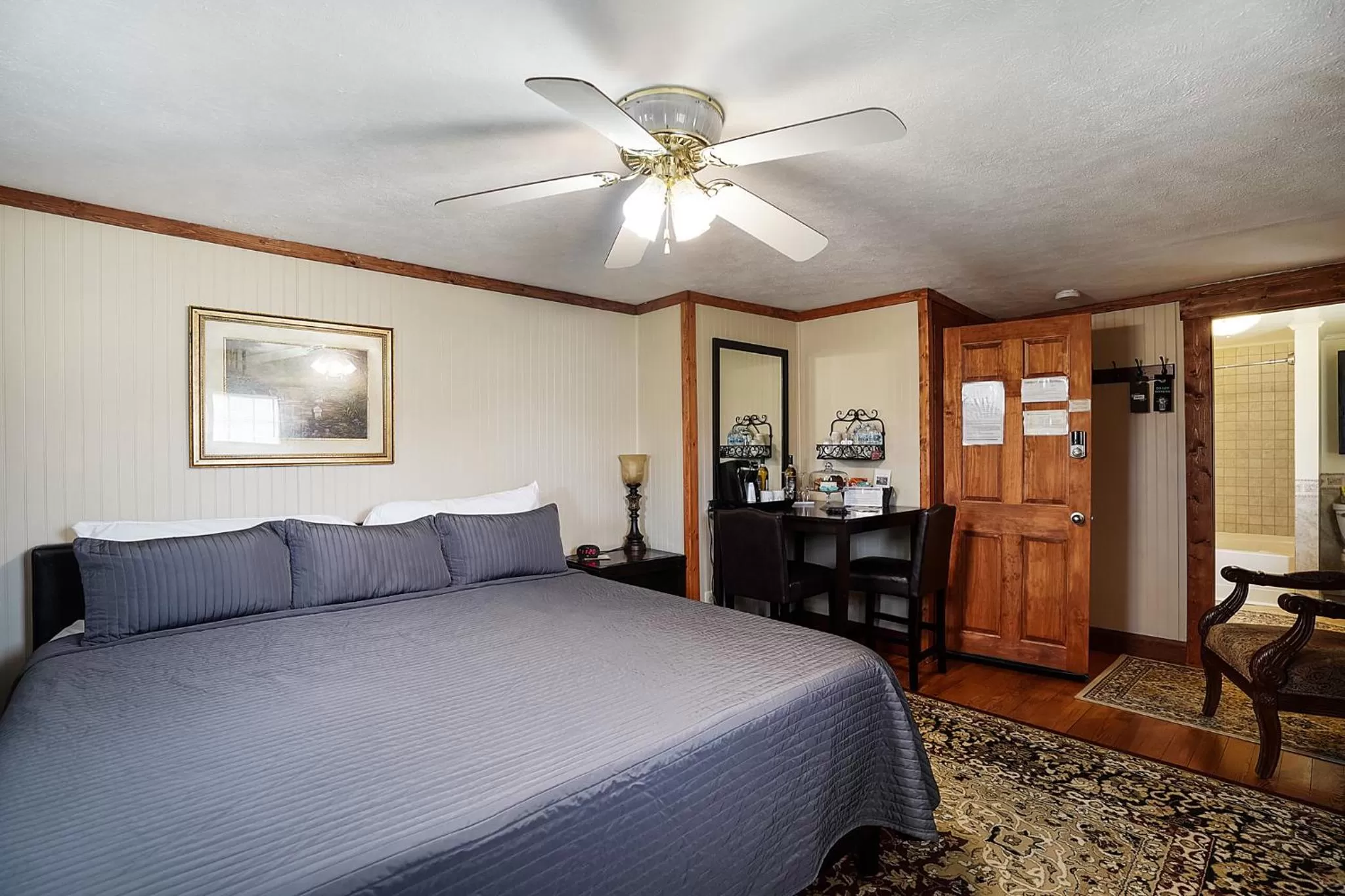 Bed in Hocking Hills Inn