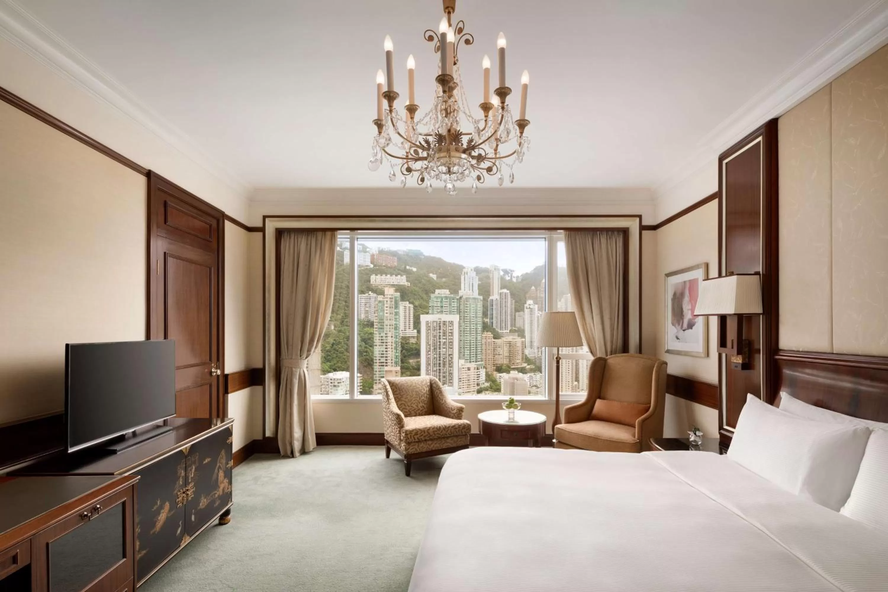 Photo of the whole room, Bed in Island Shangri-La, Hong Kong