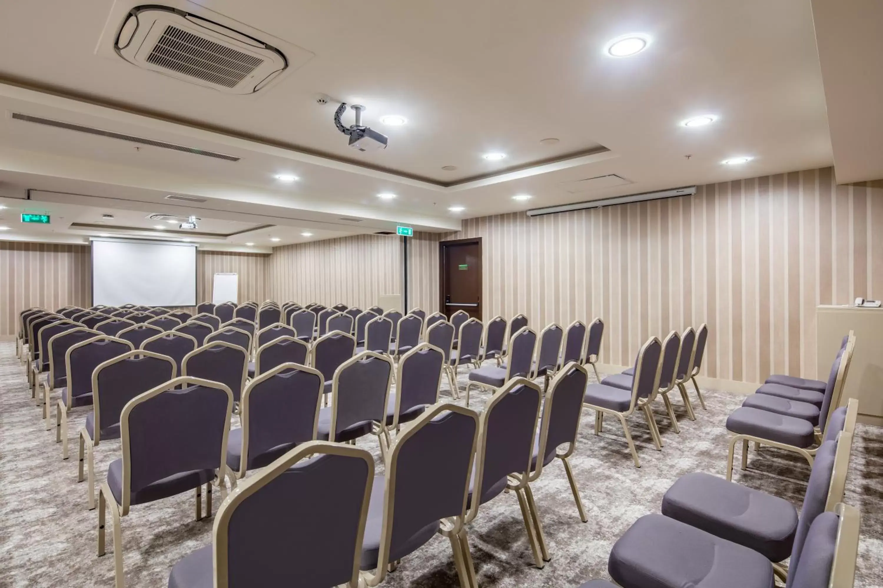 Meeting/conference room in Holiday Inn Antalya - Lara, an IHG Hotel