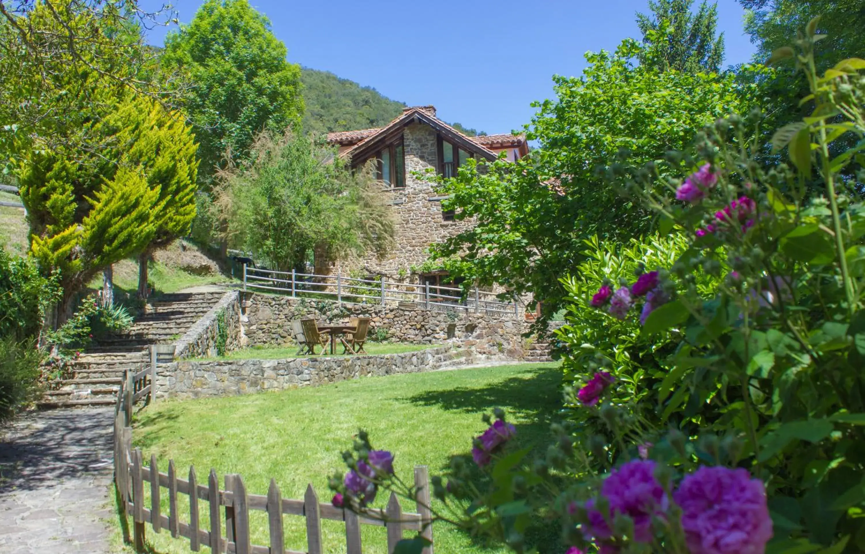 Garden, Property Building in Viviendas Rurales El Covaju