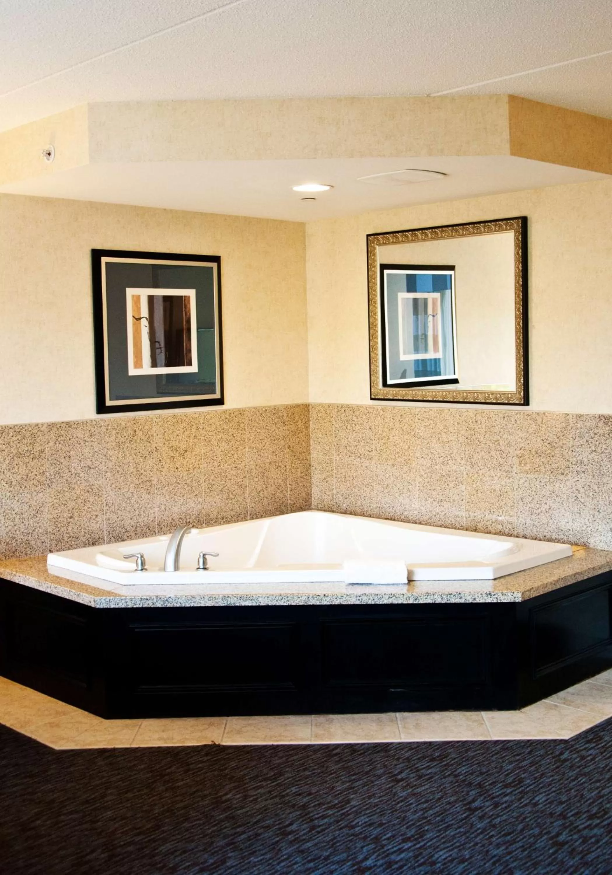 Bed in Hampton Inn Doylestown