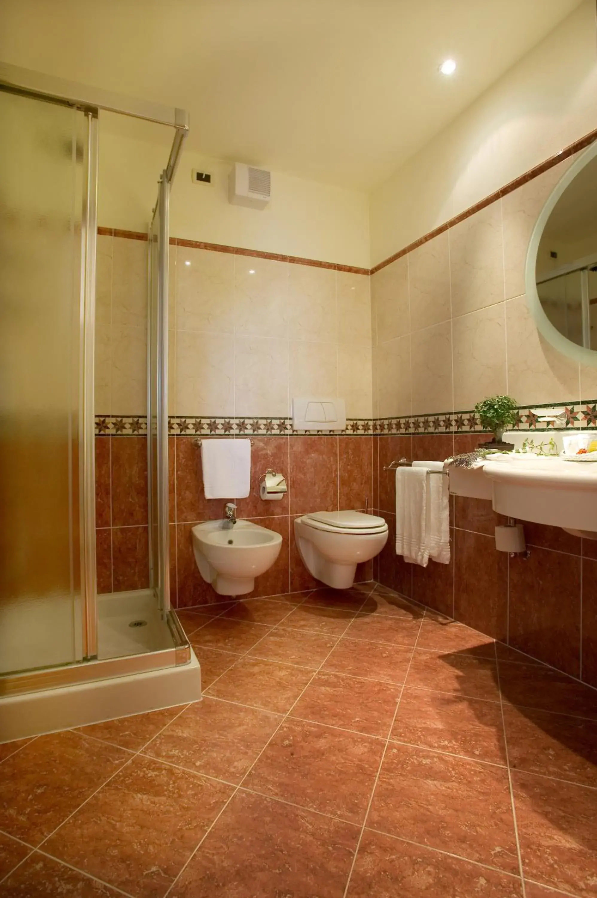Shower, Bathroom in Hotel La Rondine