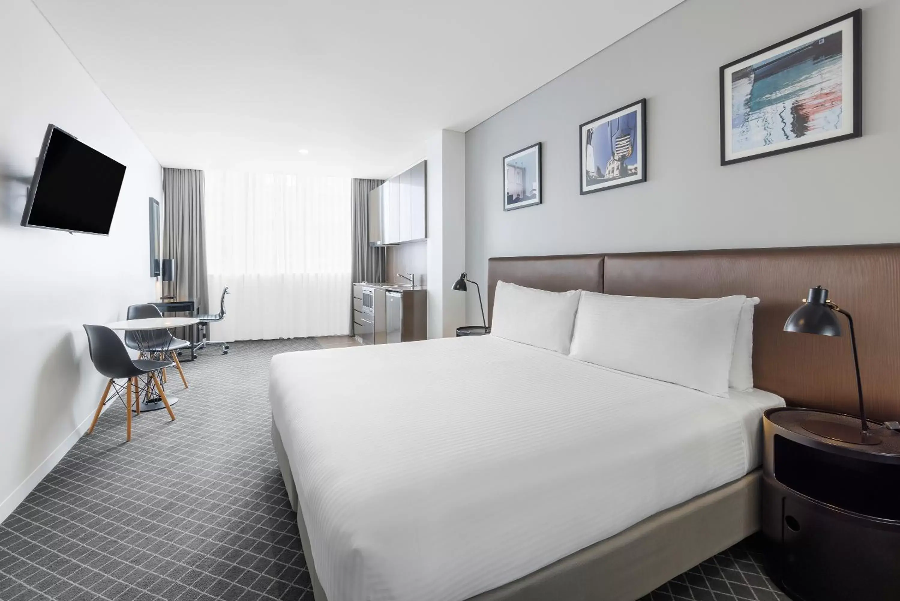 Bedroom, Bed in Holiday Inn & Suites Sydney Bondi Junction, an IHG Hotel