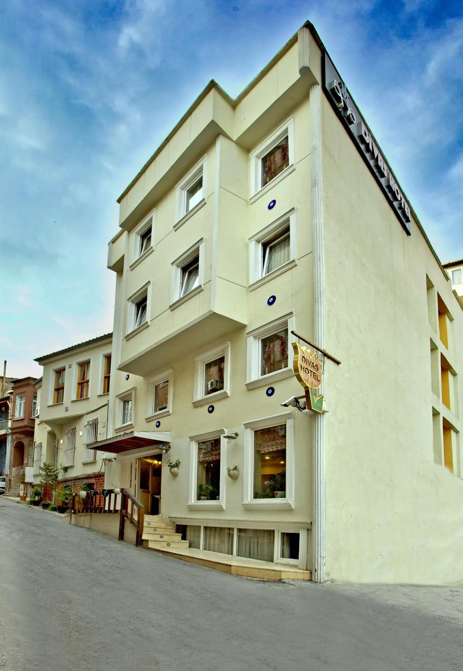 Facade/entrance in Divas Hotel Facade/entrance in Divas Hotel