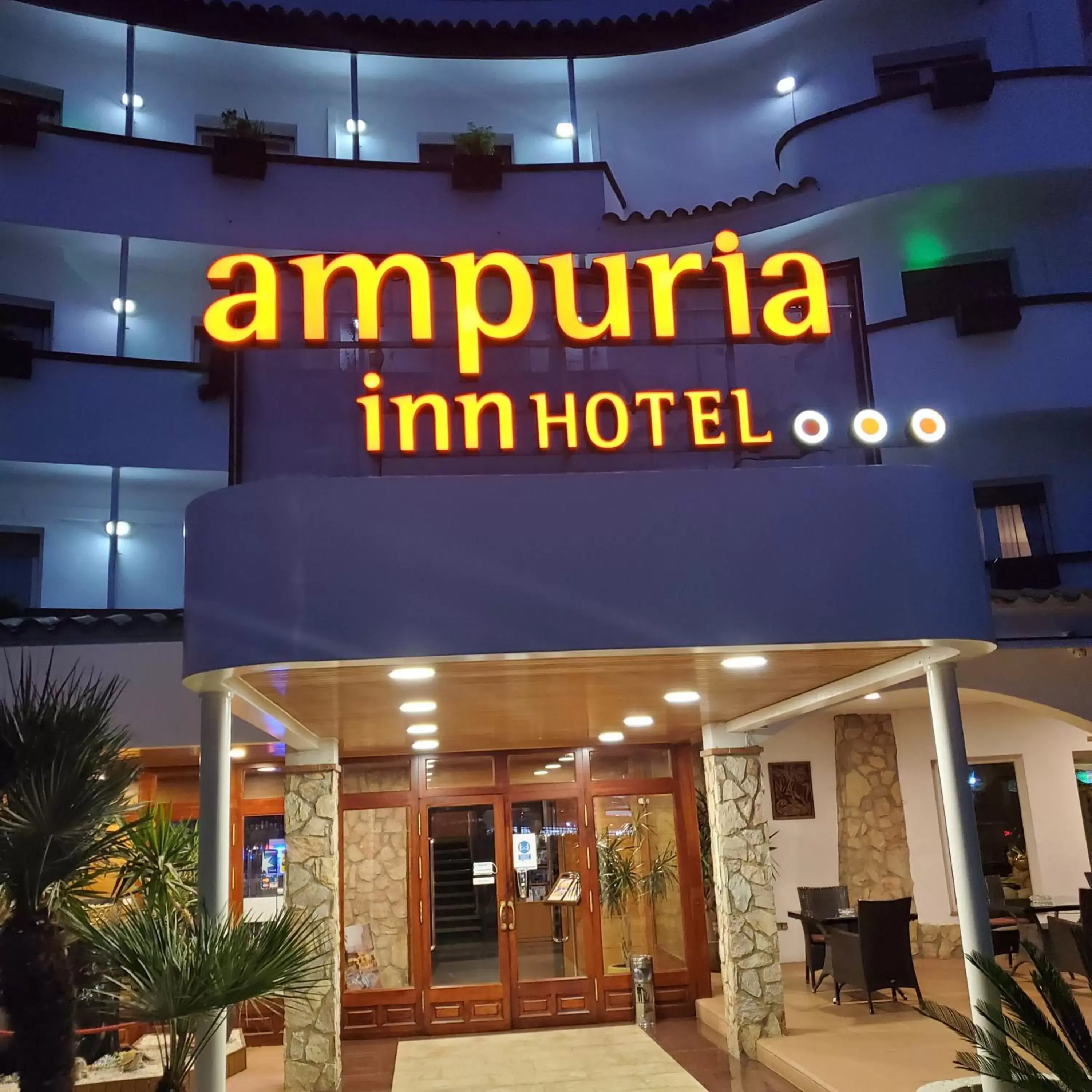 Facade/entrance in Ampuria Inn