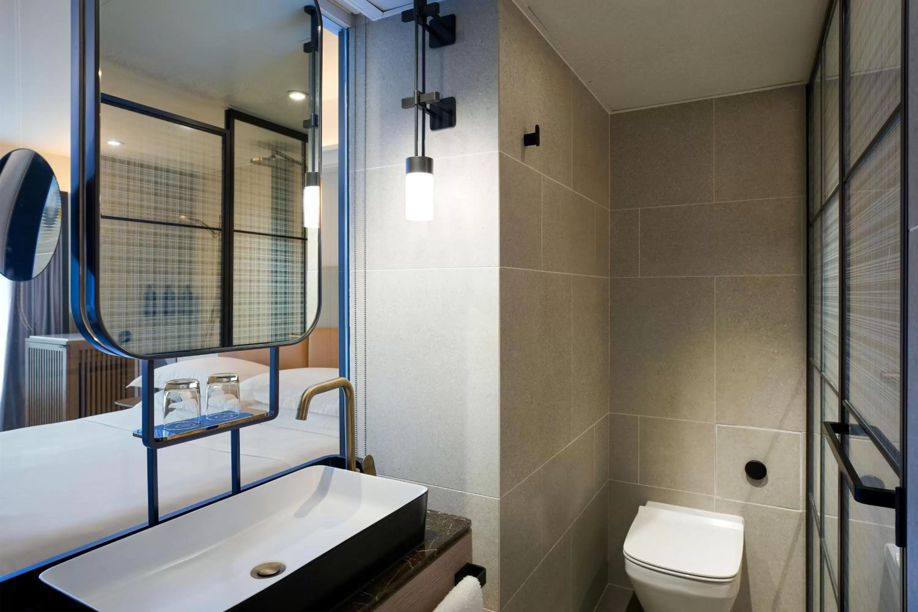 Bathroom, Bed in Sheraton Hong Kong Hotel & Towers