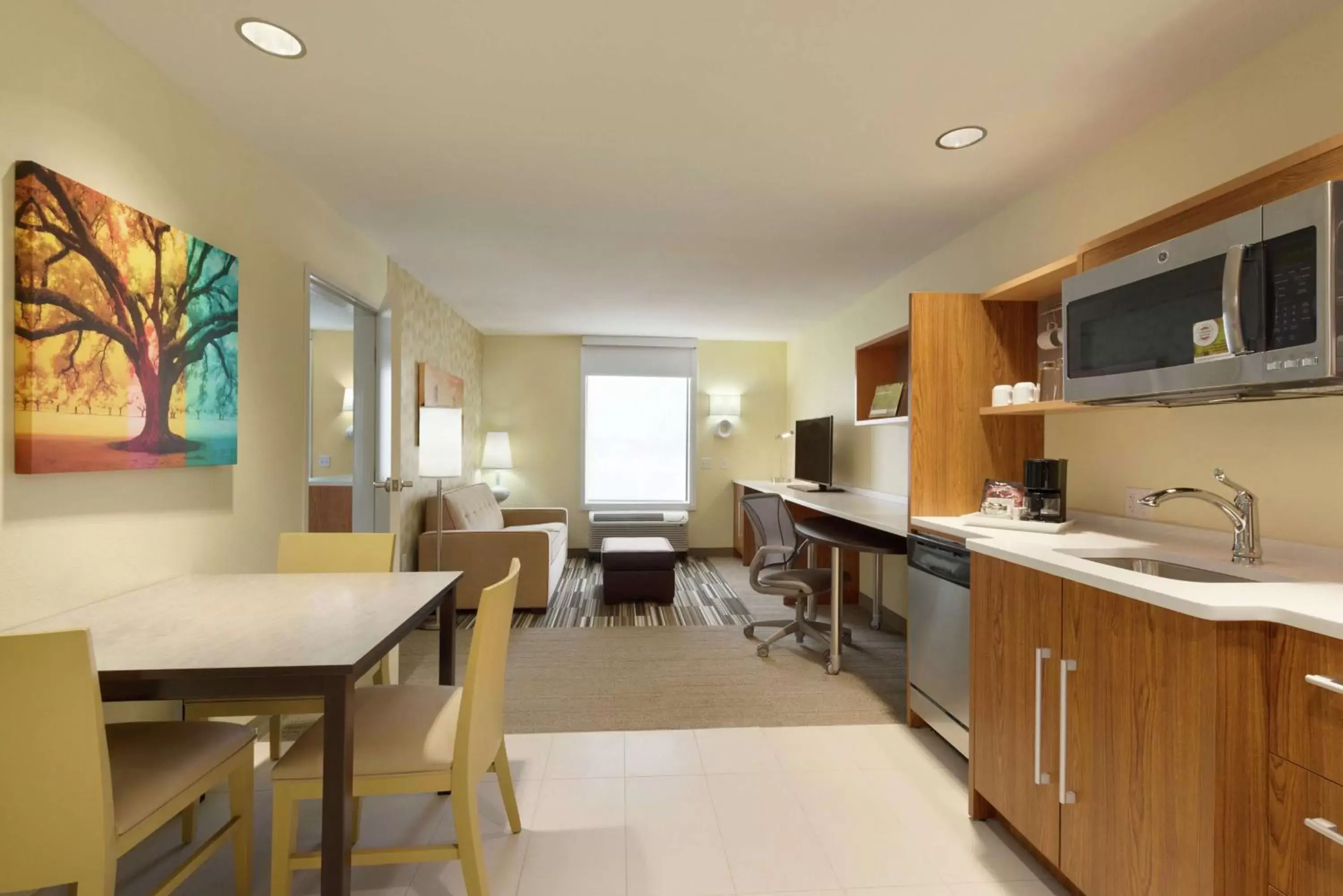 Bedroom, Kitchen/Kitchenette in Home2 Suites by Hilton Alexandria