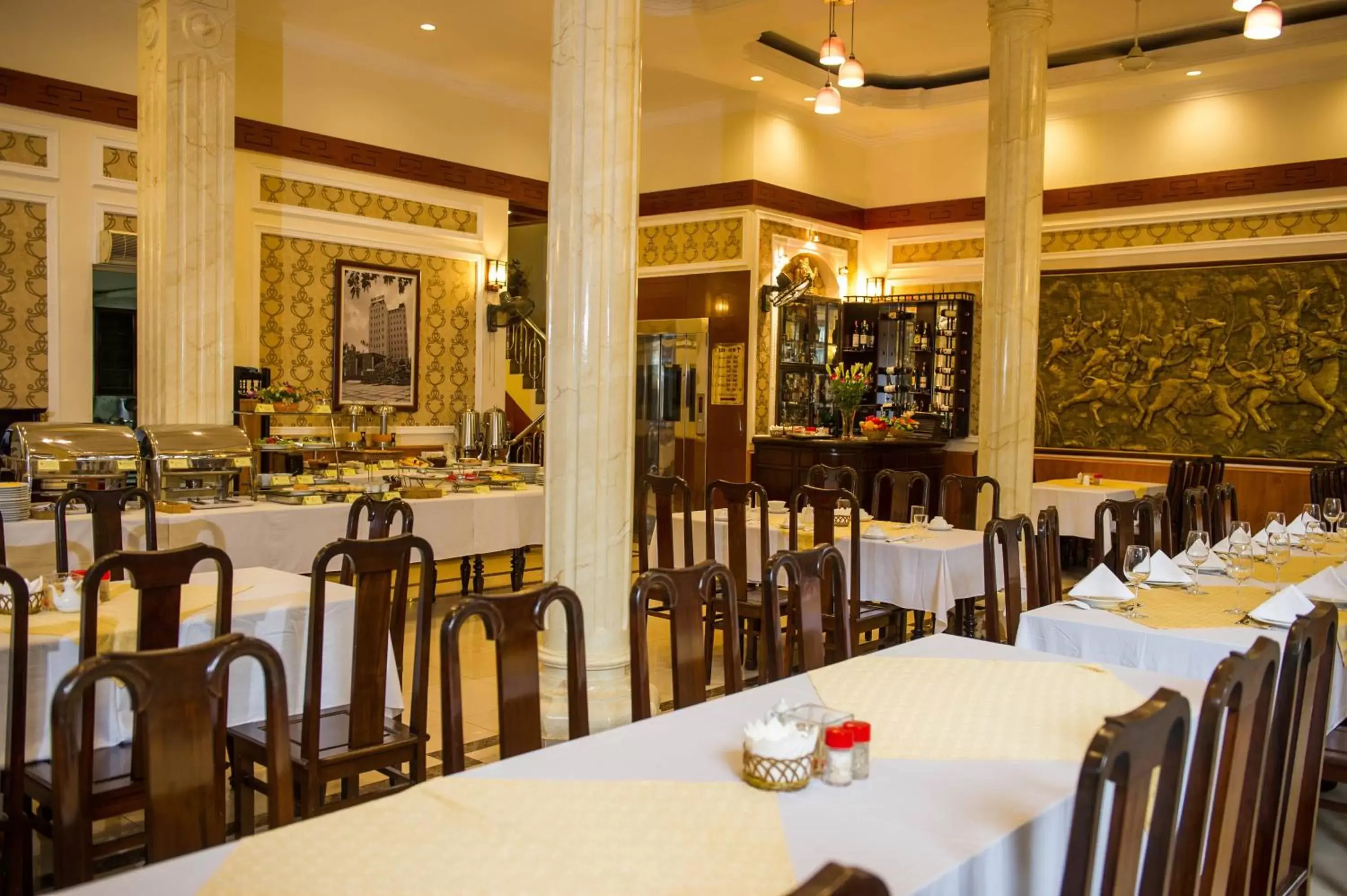 Restaurant/places to eat in Thuy Anh Hotel Restaurant/places to eat in Thuy Anh Hotel