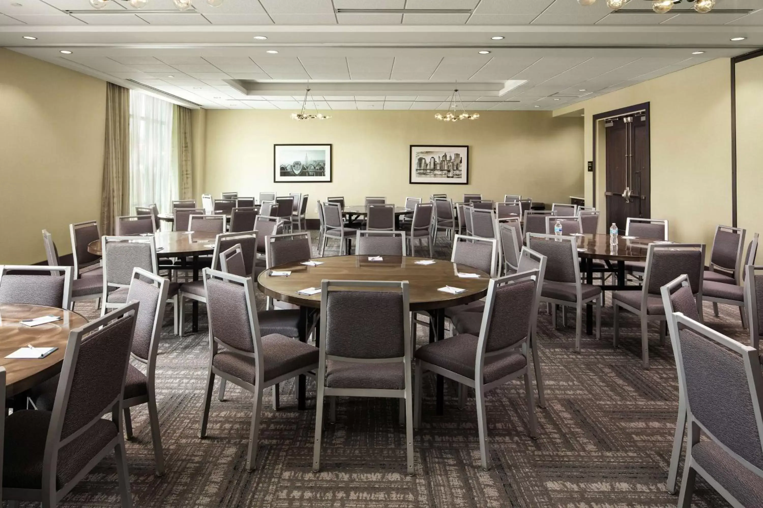 Meeting/conference room, Restaurant/Places to Eat in Homewood Suites By Hilton Teaneck Glenpointe