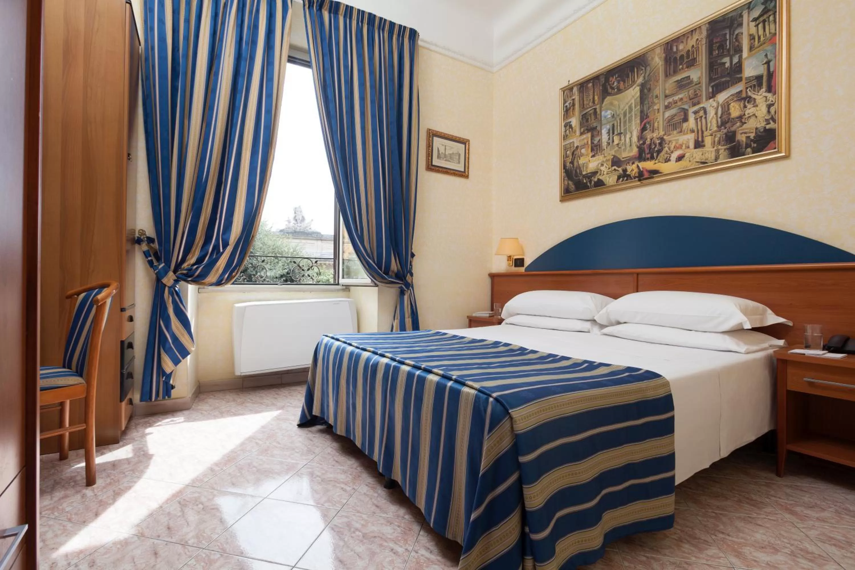 Photo of the whole room, Bed in Hotel Kennedy