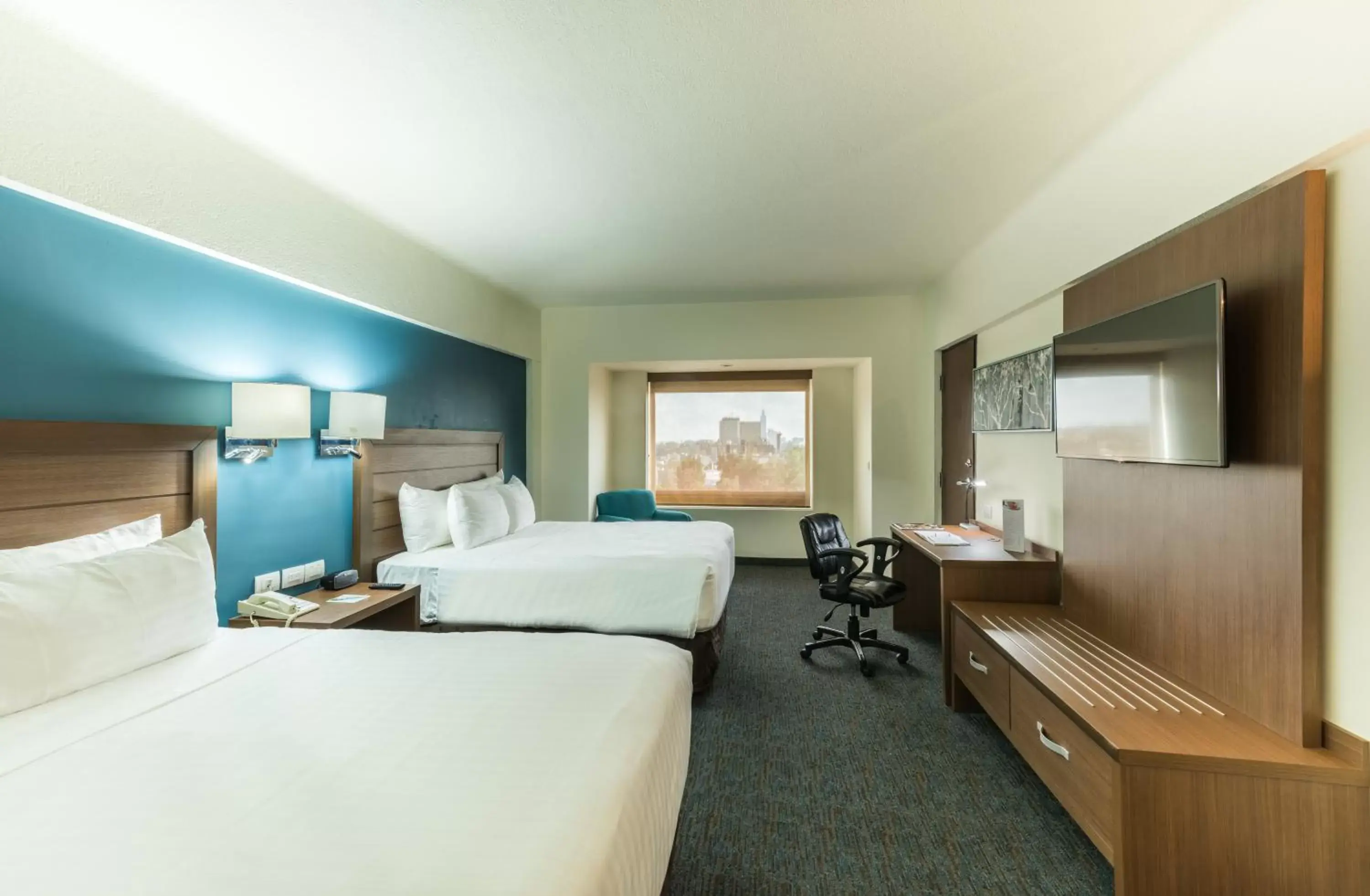 Executive Twin Room - Non-Smoking in Holiday Inn Guadalajara Expo Plaza del Sol, an IHG Hotel Executive Twin Room - Non-Smoking in Holiday Inn Guadalajara Expo Plaza del Sol, an IHG Hotel