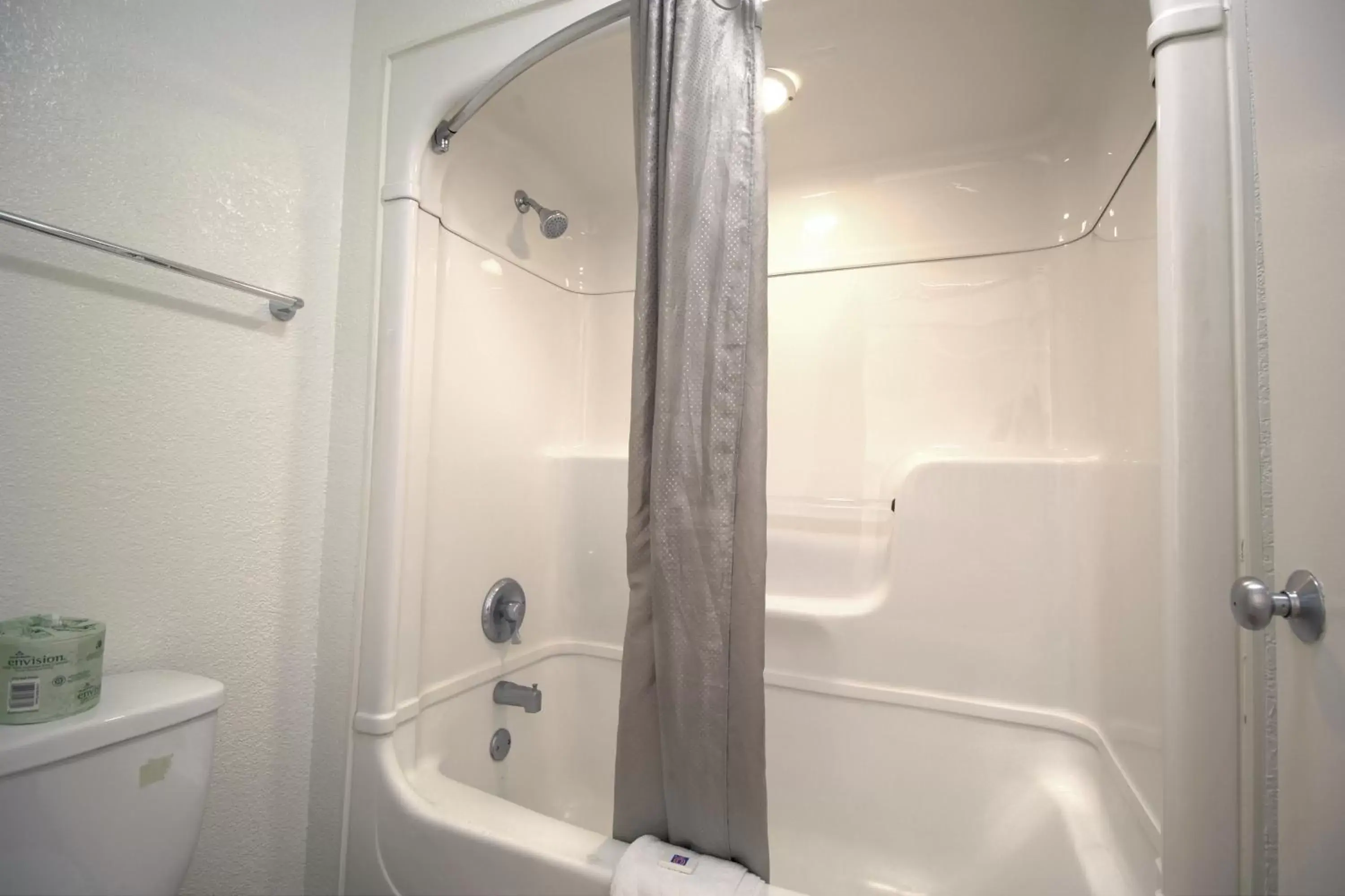 Bathroom in Motel 6-Lantana West Palm Beach, FL Bathroom in Motel 6-Lantana West Palm Beach, FL