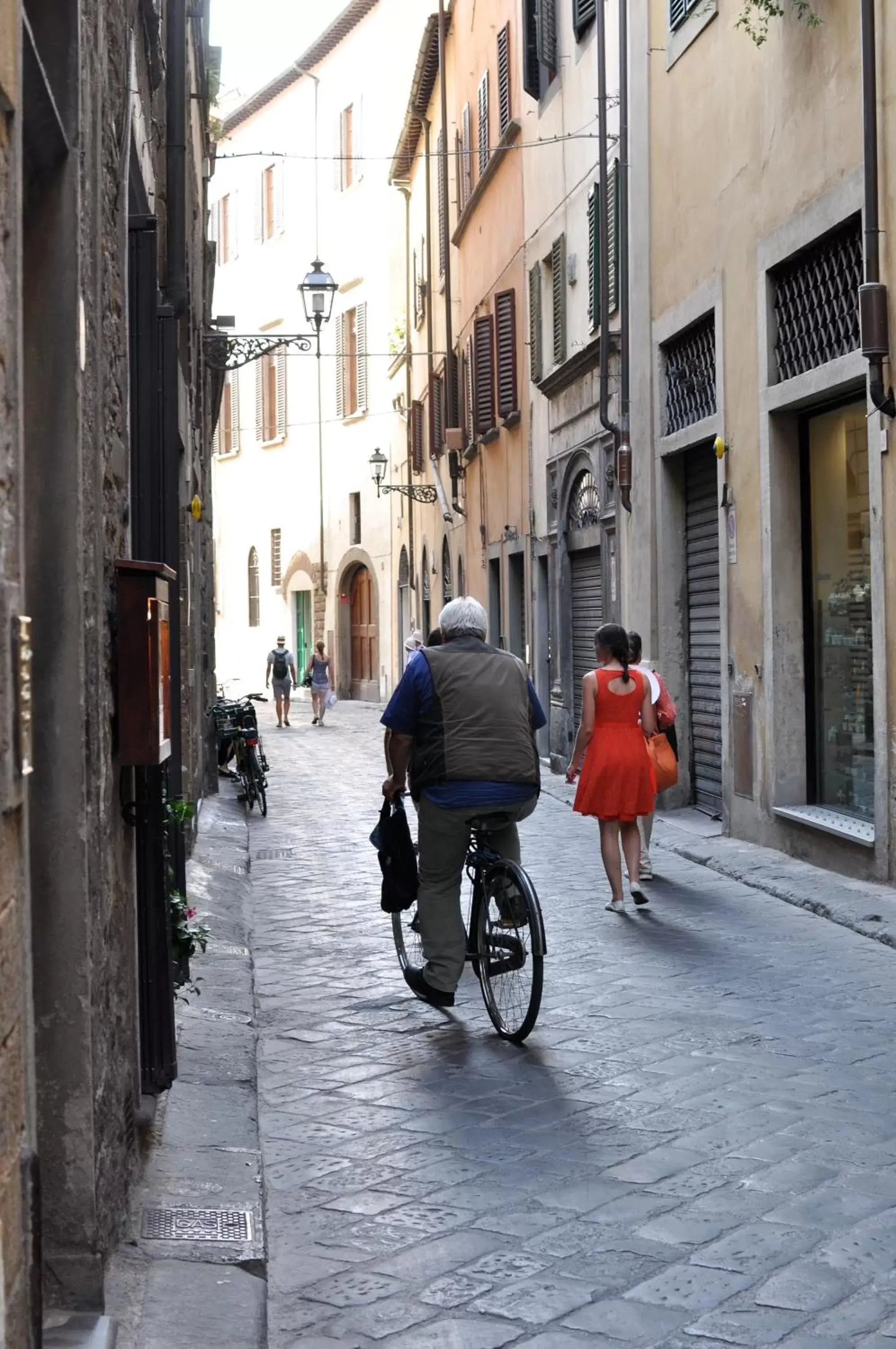 Street view, Biking in Canto degli Scali