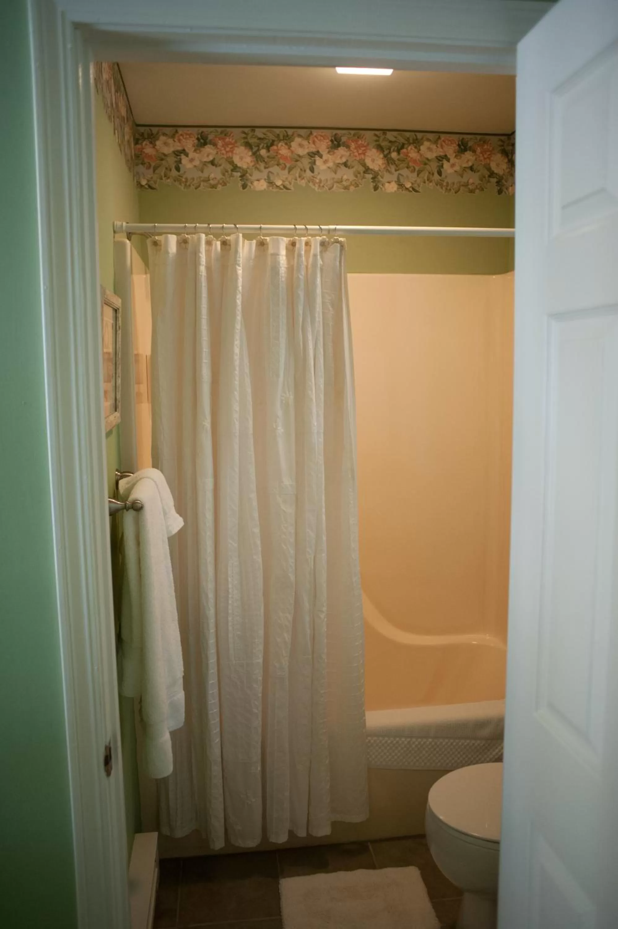 Bathroom in Green Tree Inn