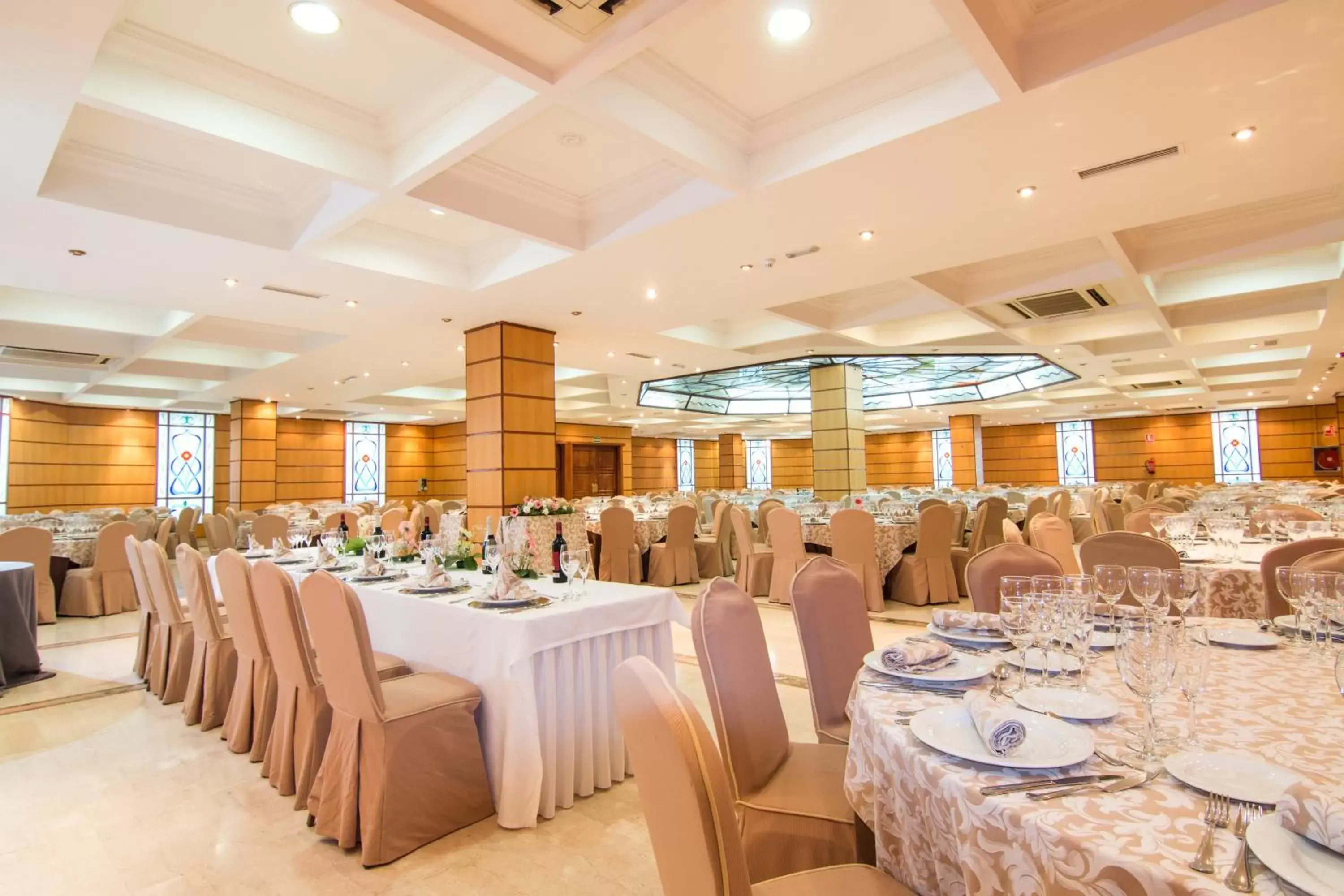 Restaurant/places to eat, Banquet Facilities in Hotel Abades Loja