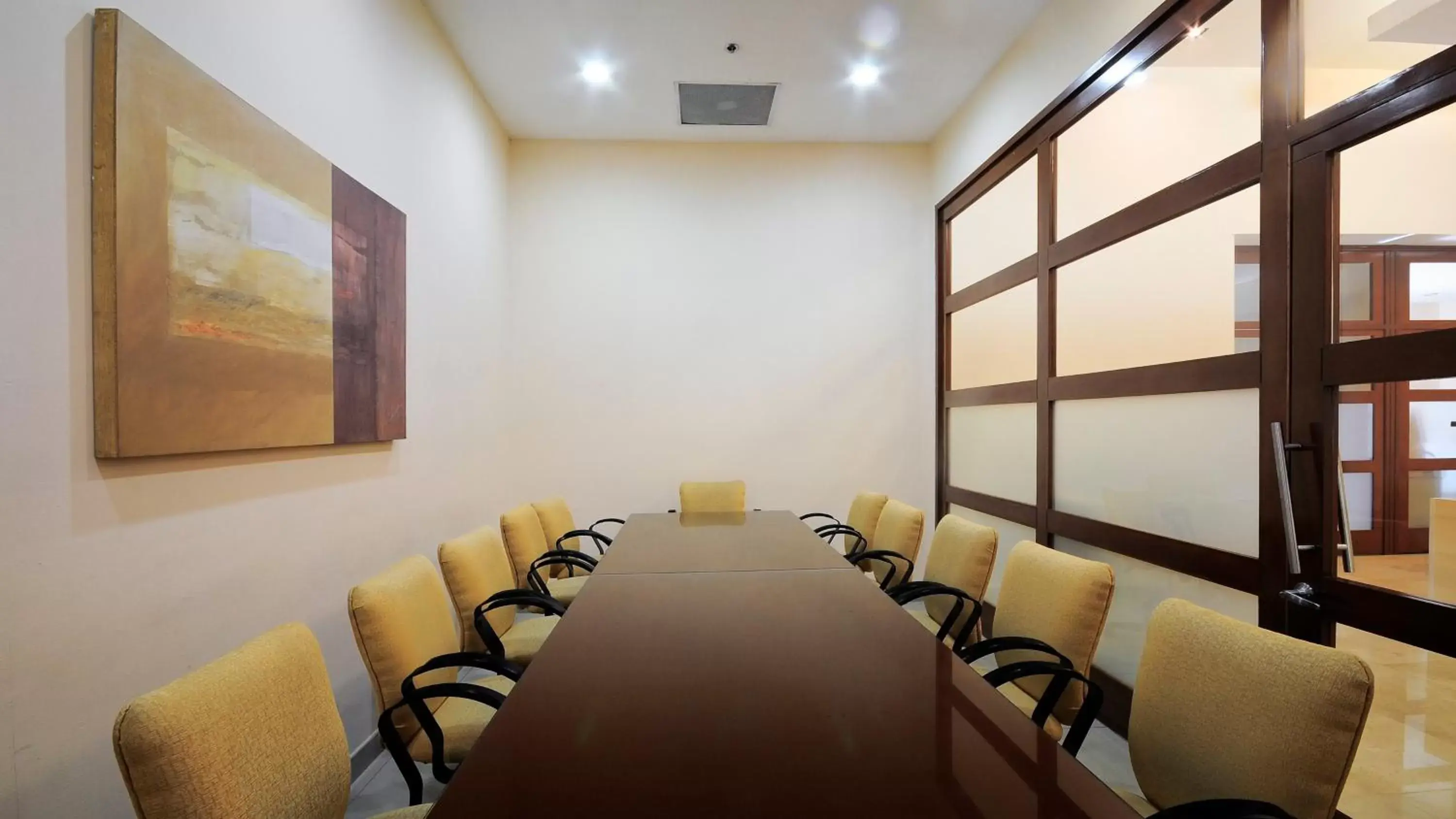 Meeting/conference room in Holiday Inn Uruapan, an IHG Hotel