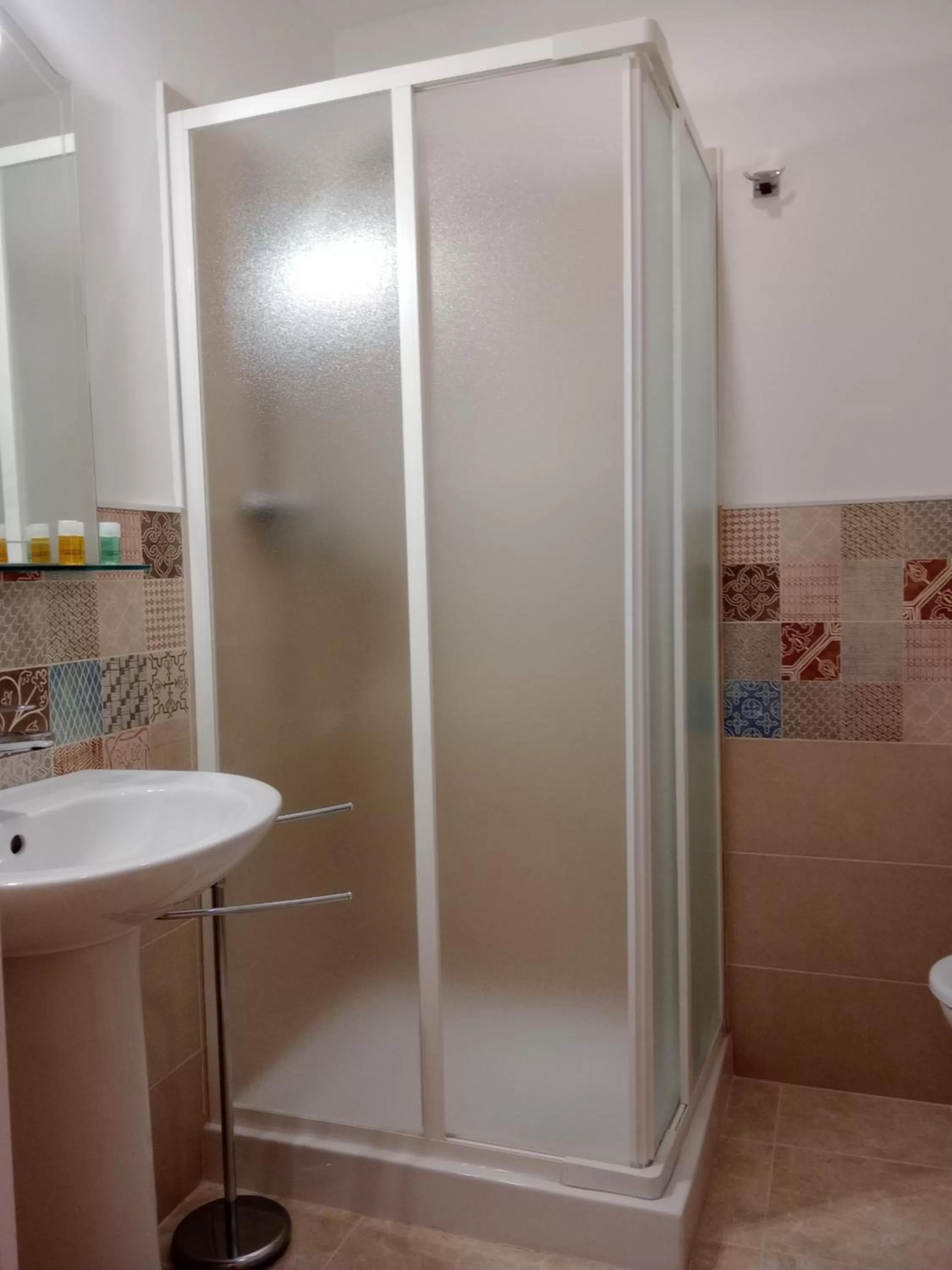 Double Room with Private Bathroom in La valigia sul letto