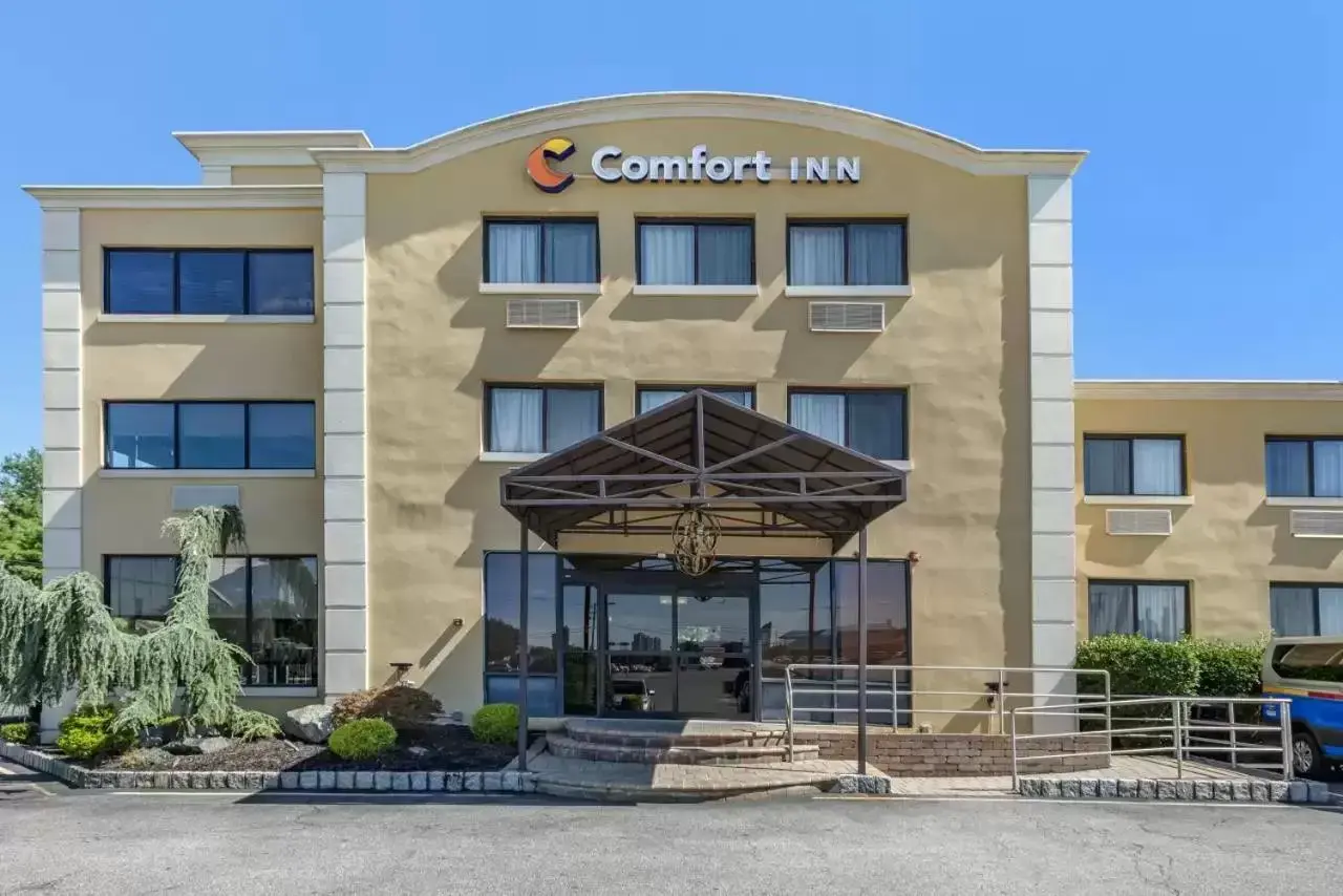 Facade/entrance, Property Building in Comfort Inn Edgewater on Hudson River