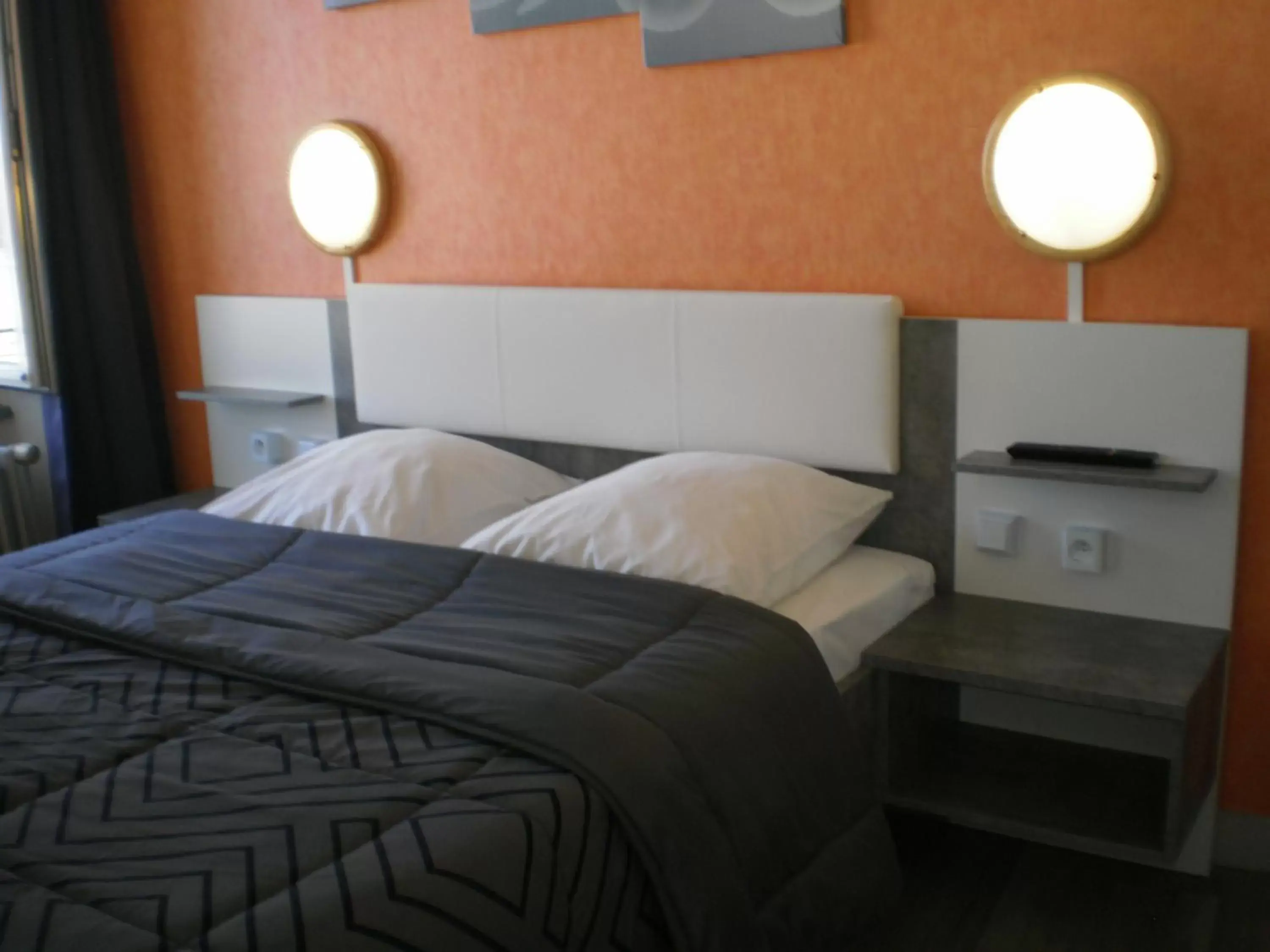 Bedroom, Bed in Hotel De La Gare