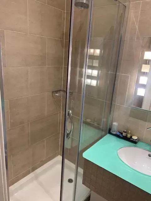 Bathroom in Prom Hotel