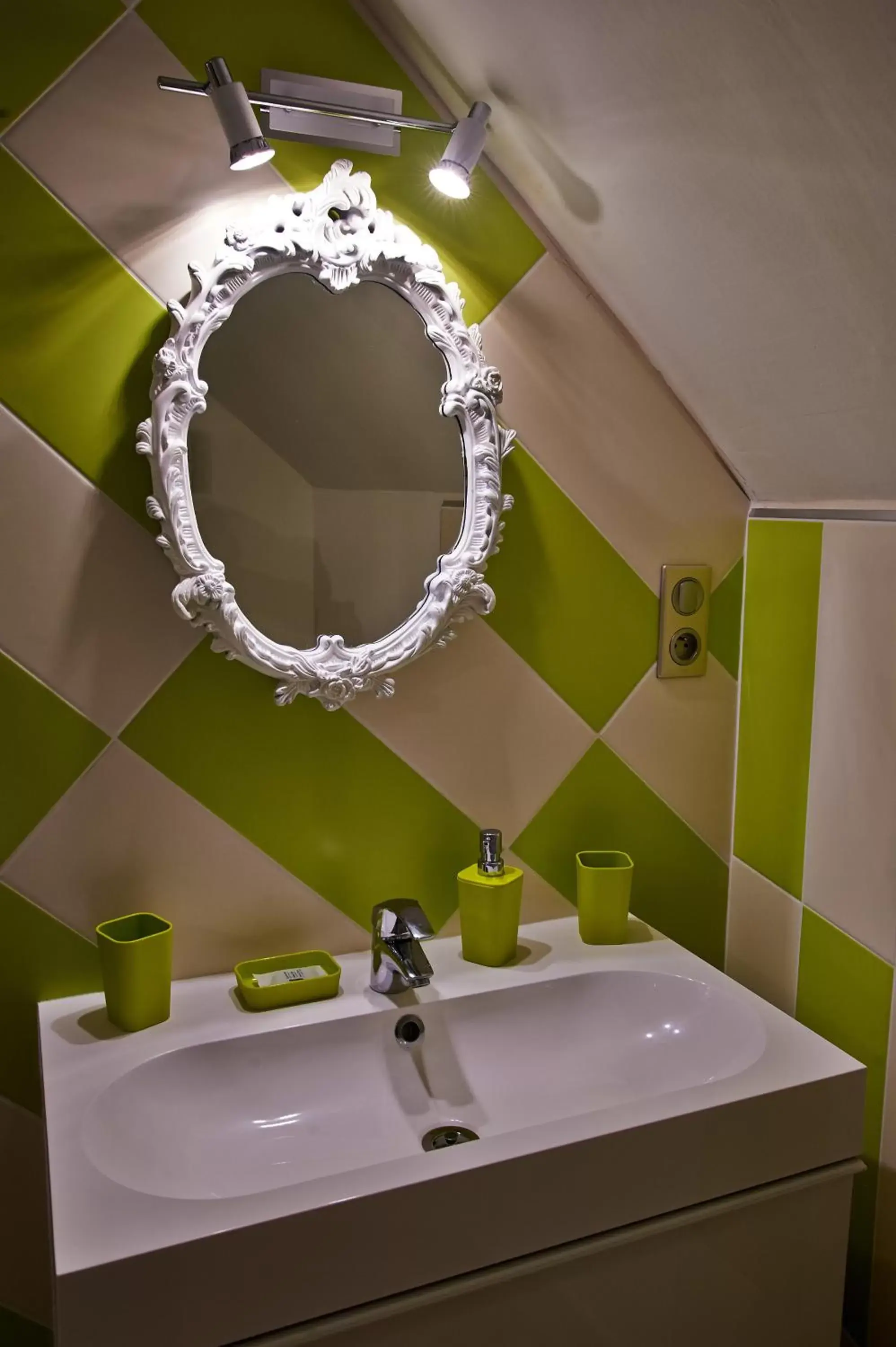 Decorative detail, Bathroom in Logis Hôtels Troglododo