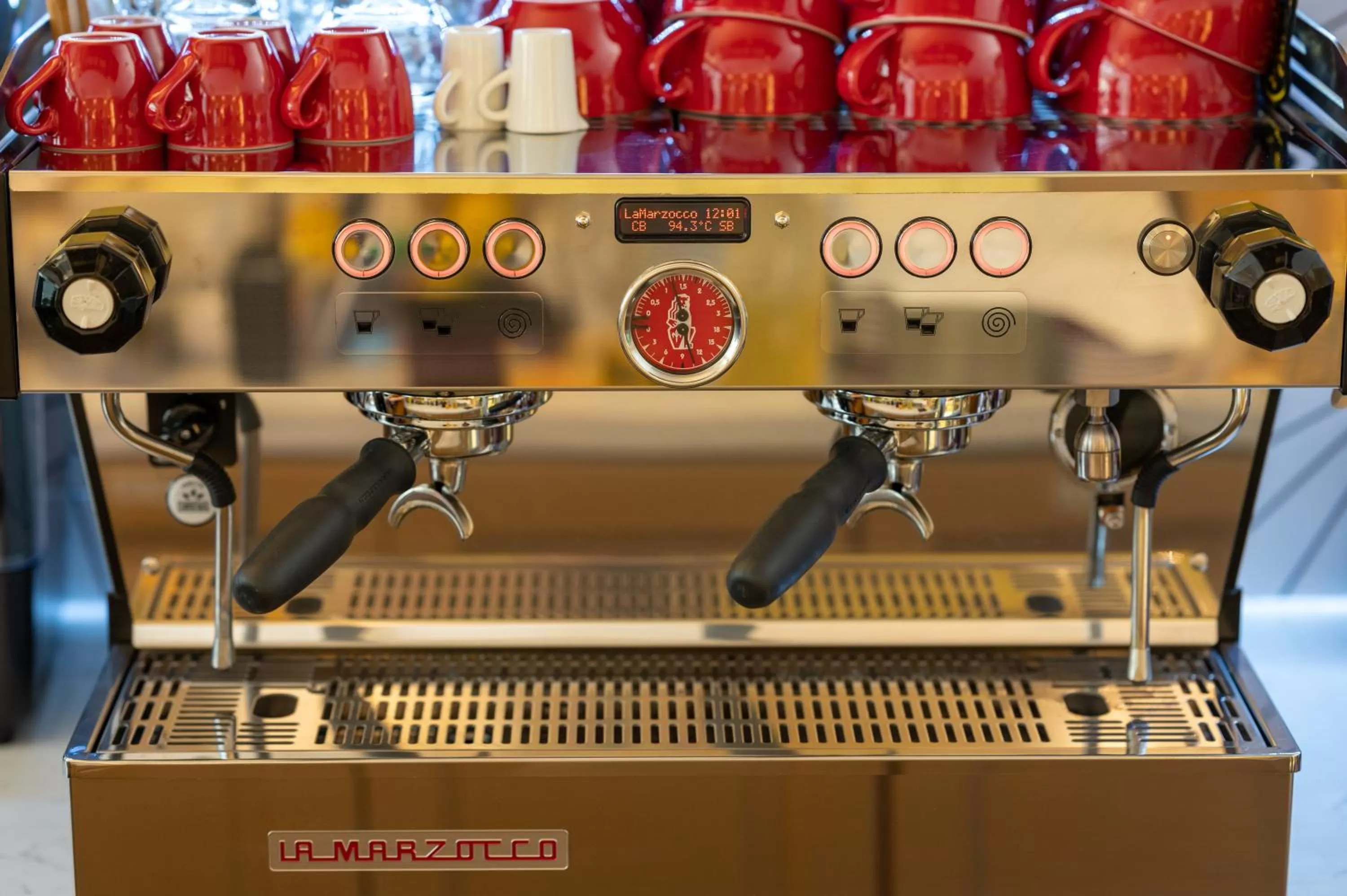 Coffee/tea facilities in La Fleur Premium Central Apartment Hotel
