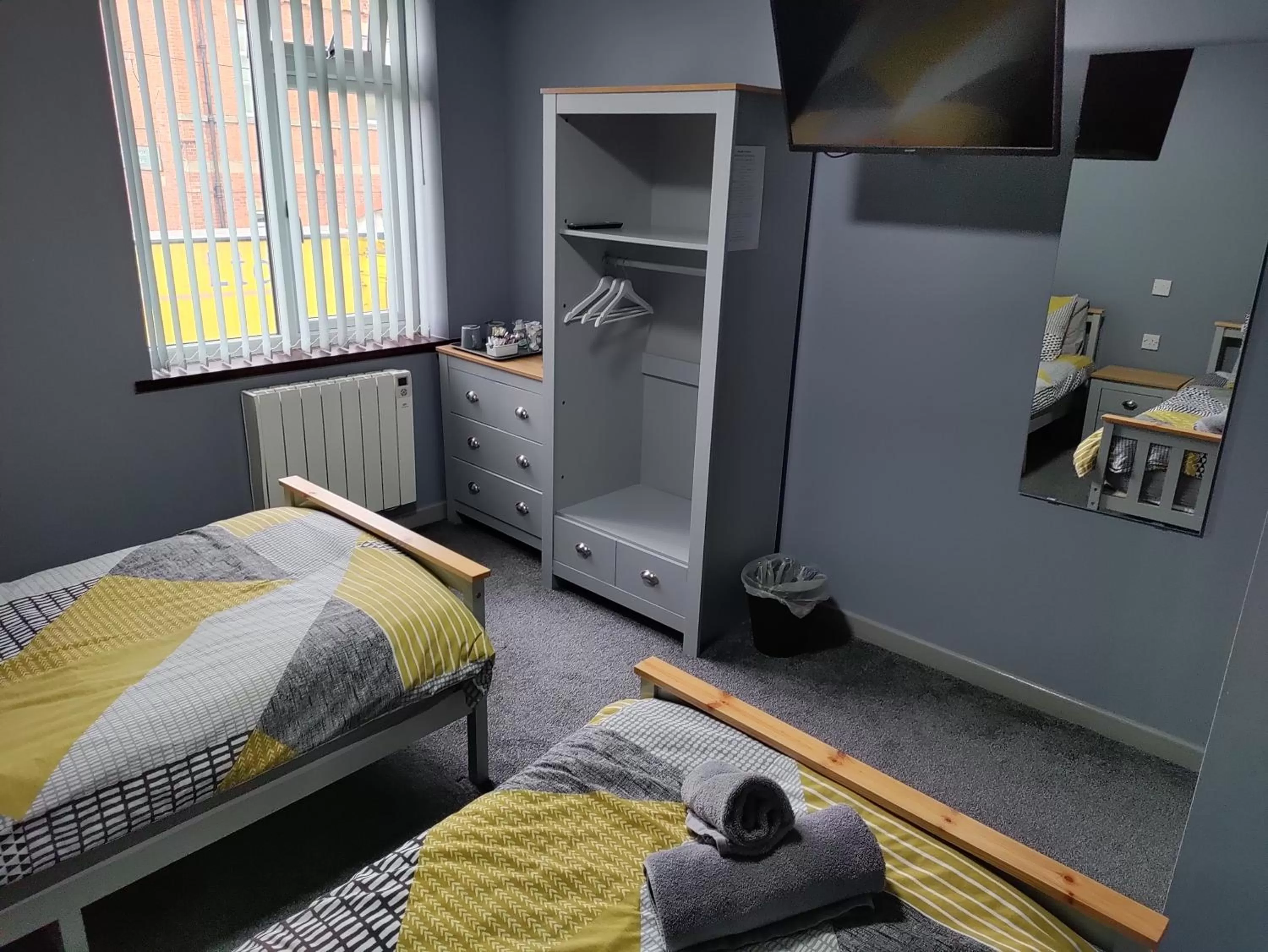 Bedroom, Bed in Harleys Inn