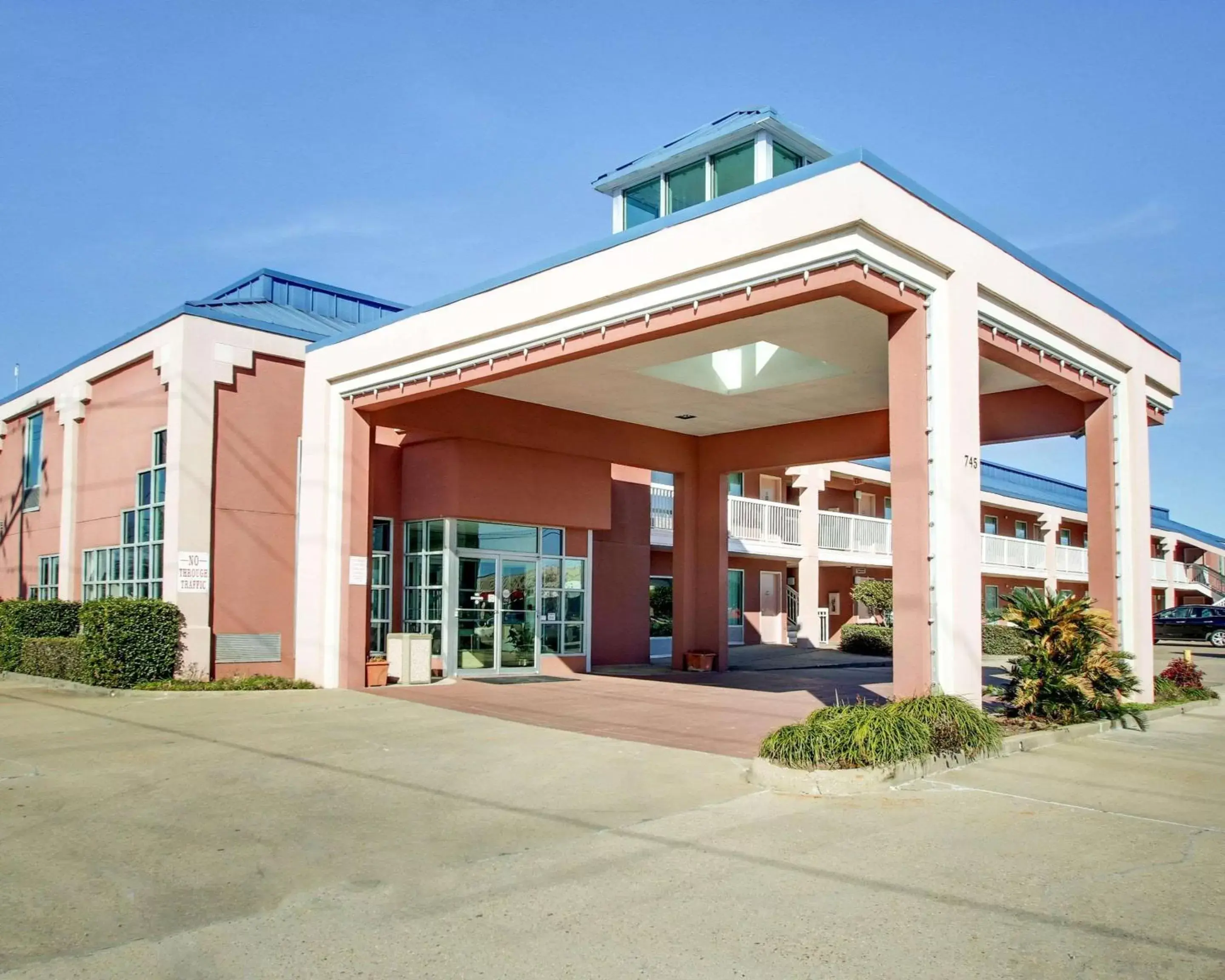 Property Building in Quality Inn Brookhaven