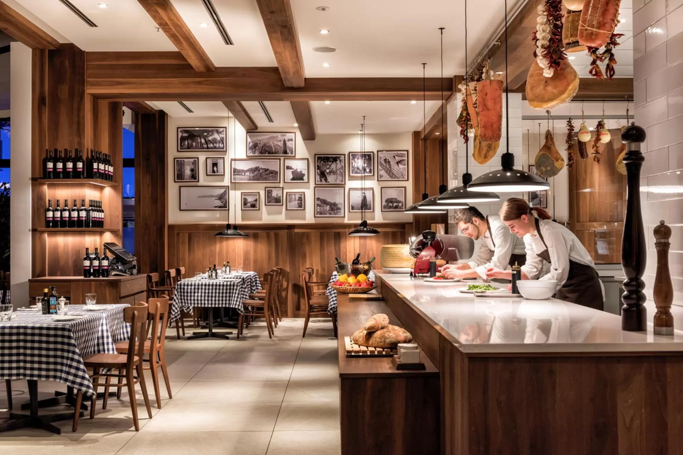 Restaurant/places to eat in Estrel Berlin