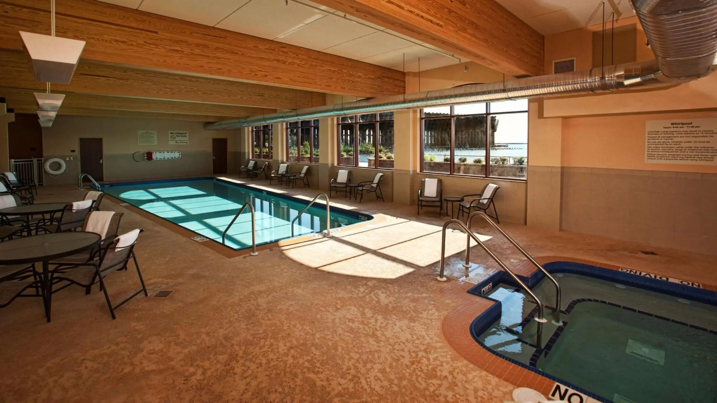 Pool view, Swimming Pool in Hampton Inn Marquette-Waterfront