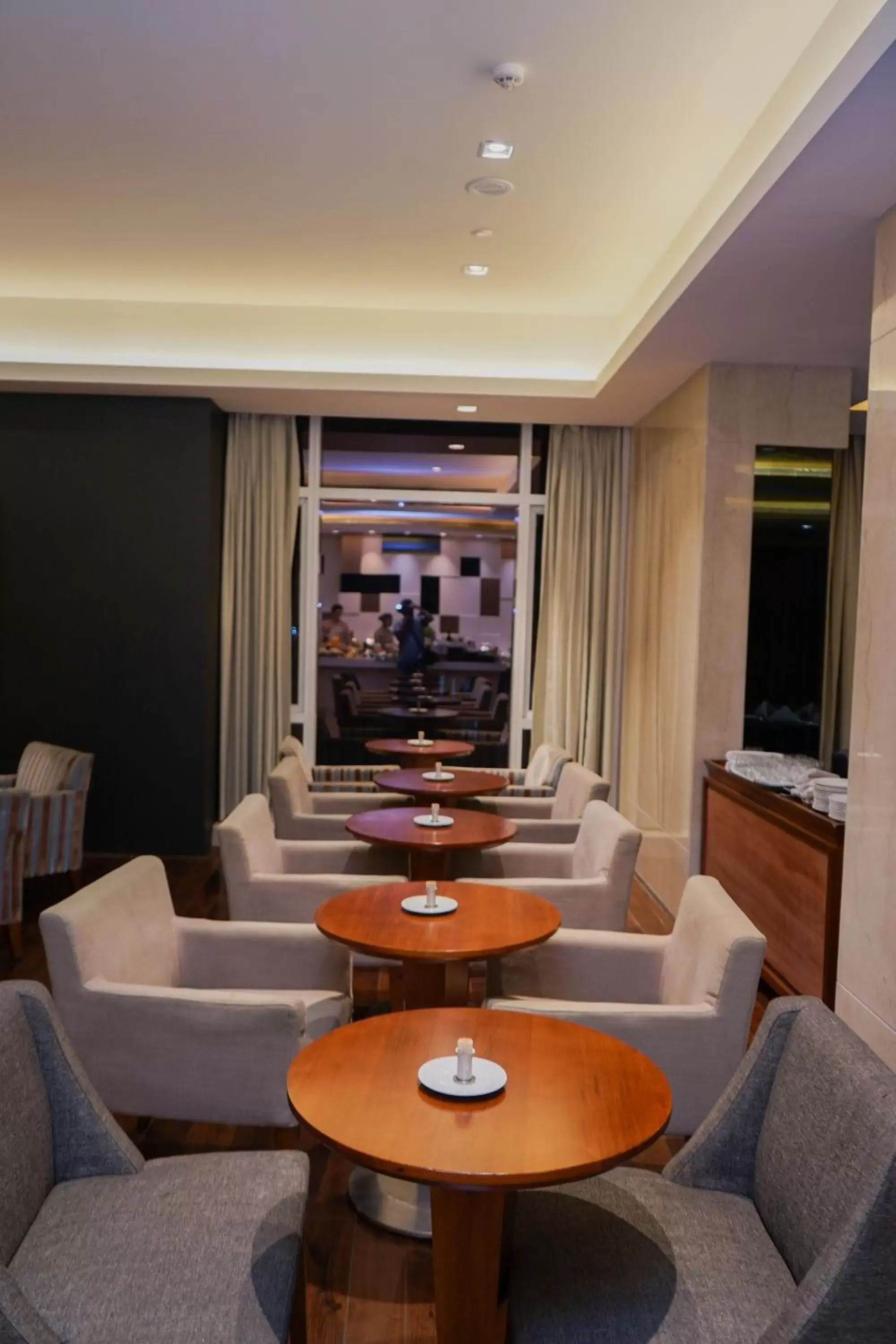 Restaurant/places to eat, Lounge/Bar in Oakwood Residence Kapil Hyderabad