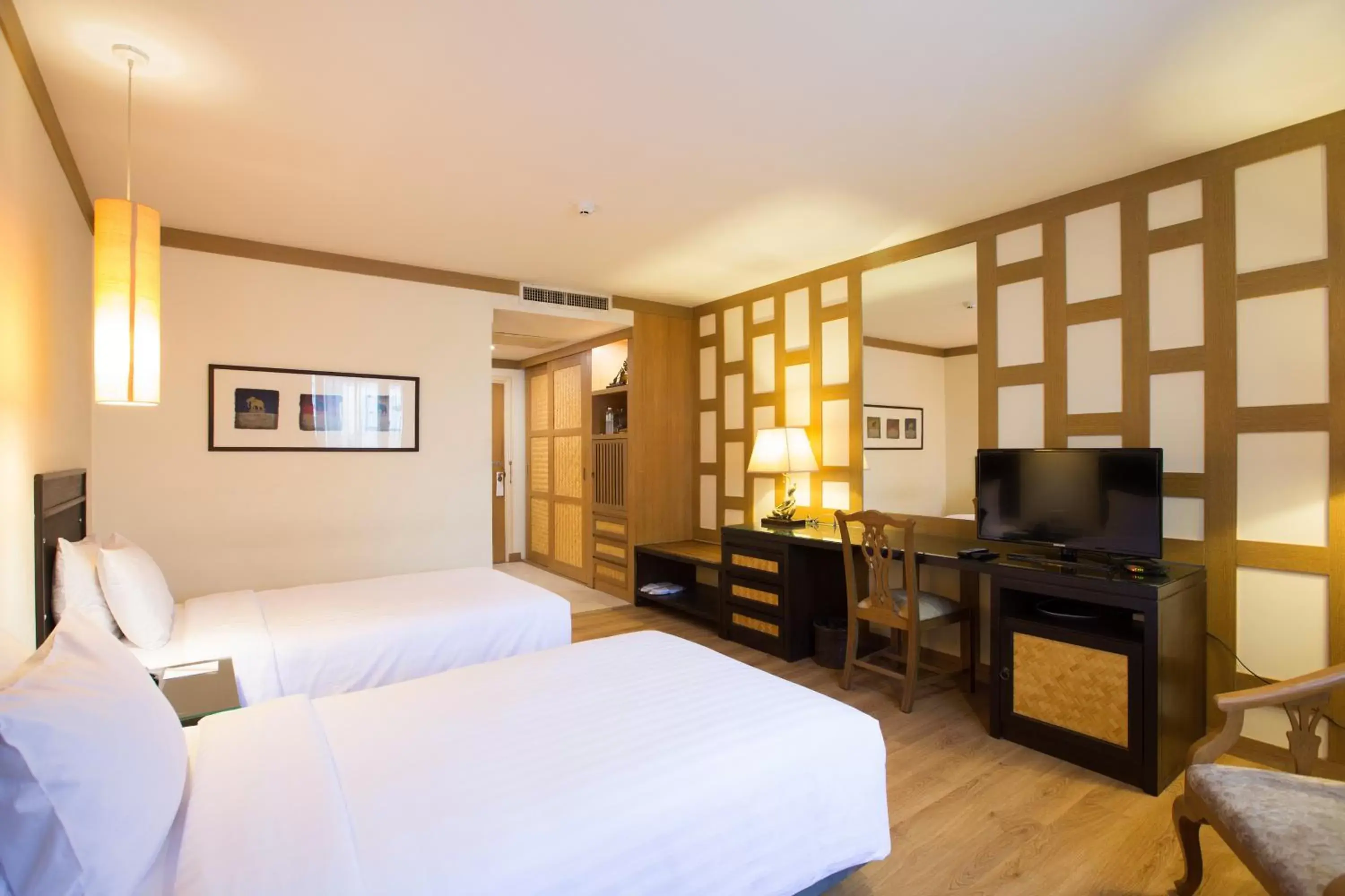 Bedroom, TV/Entertainment Center in The Tarntawan Hotel Surawong Bangkok