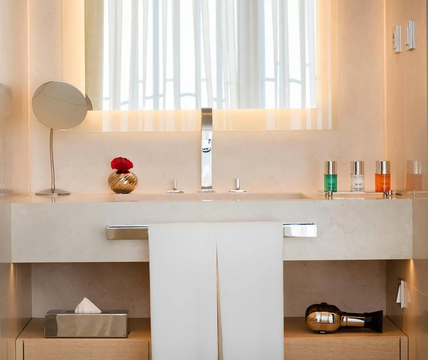 Bathroom, Kitchen/Kitchenette in ABaC Restaurant Hotel Barcelona GL Monumento