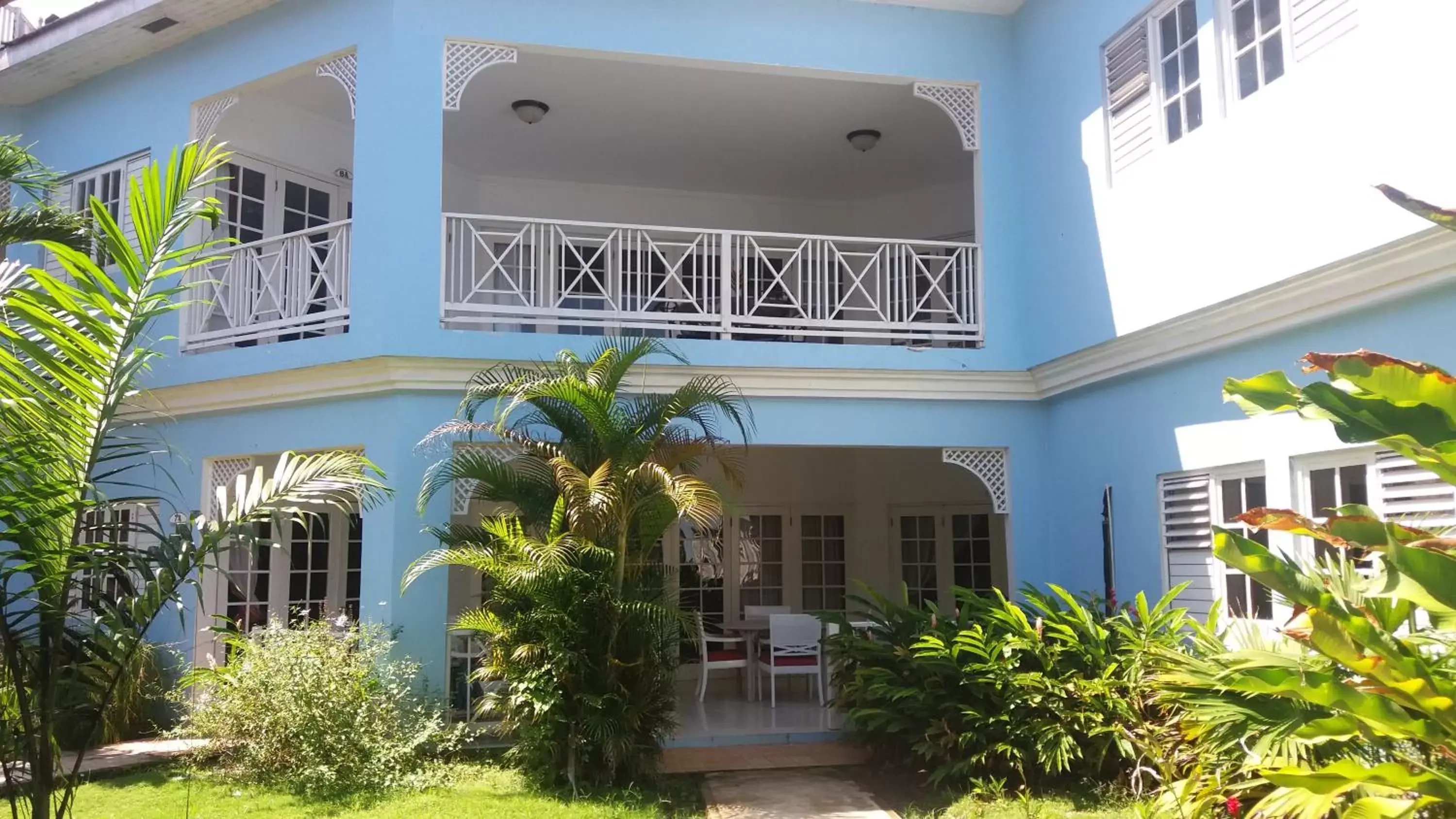 Patio, Property Building in Beachcomber Club Resort