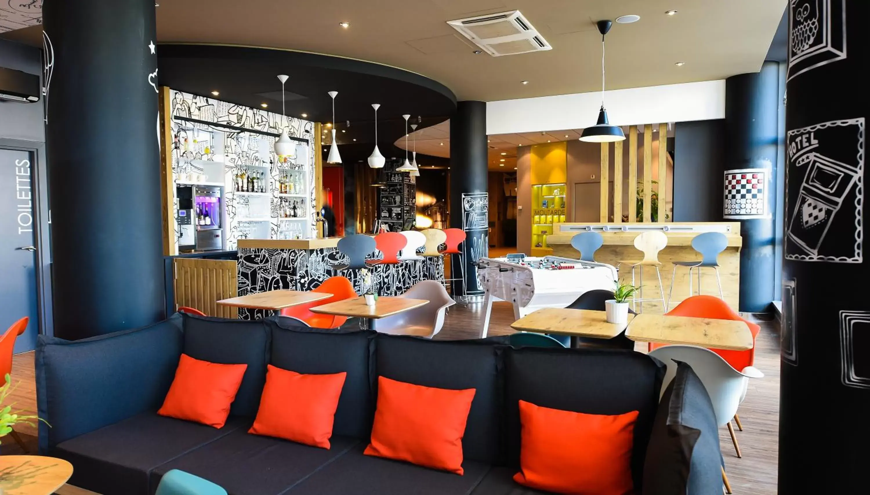 Lounge or bar, Restaurant/Places to Eat in Hotel ibis Dijon Centre Clemenceau
