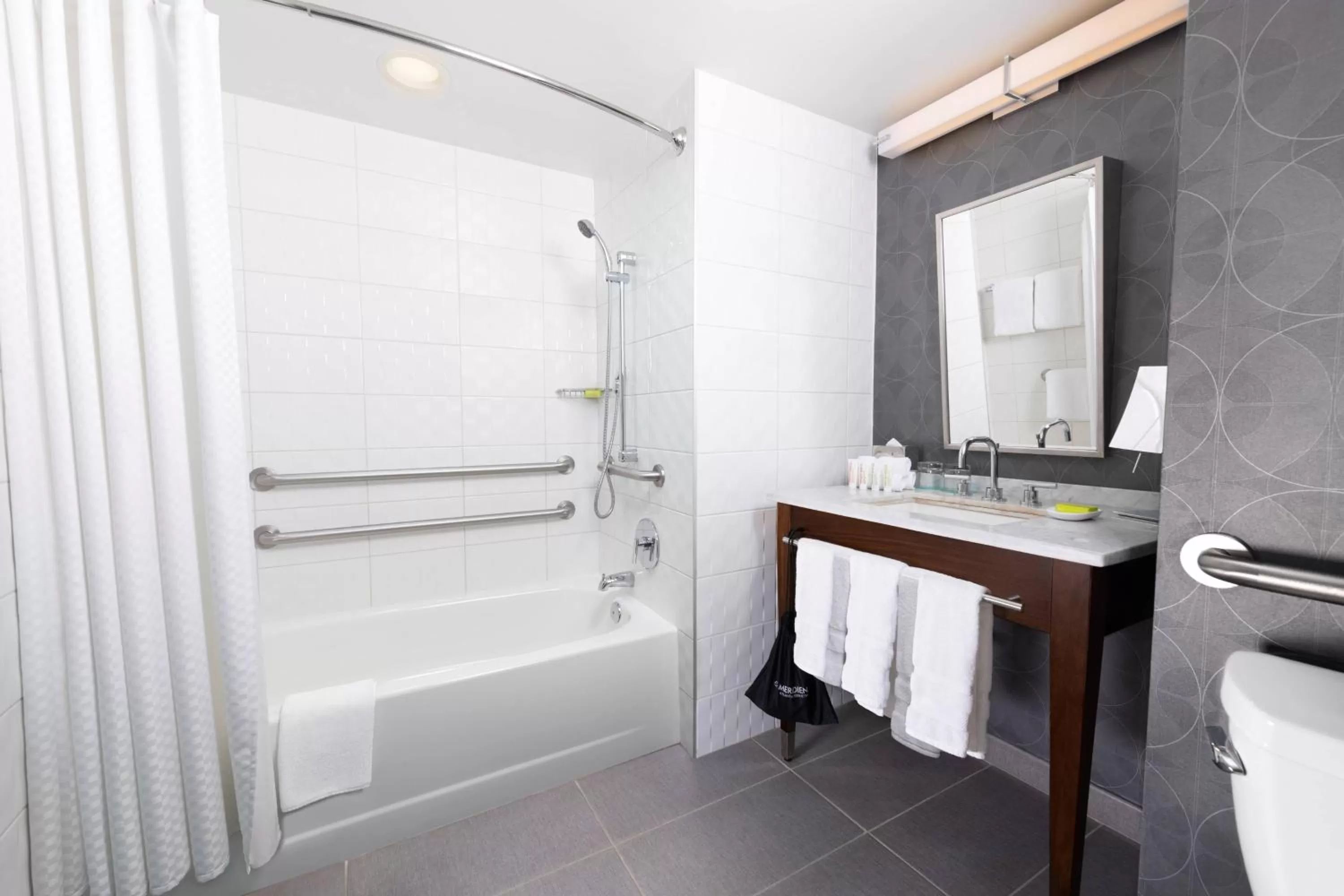 Executive Suite, 1 King in Le Meridien Atlanta Perimeter