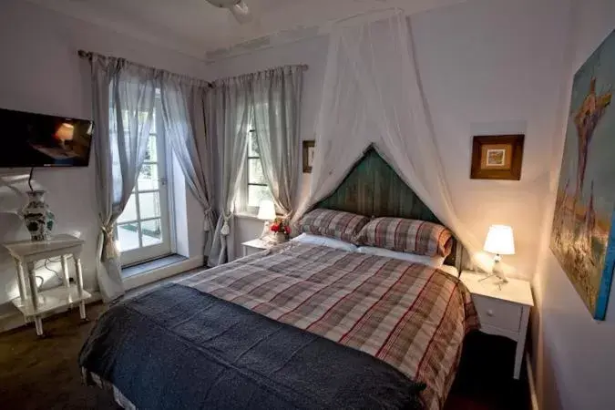 Bedroom, Bed in The Castle - Villa by the Sea