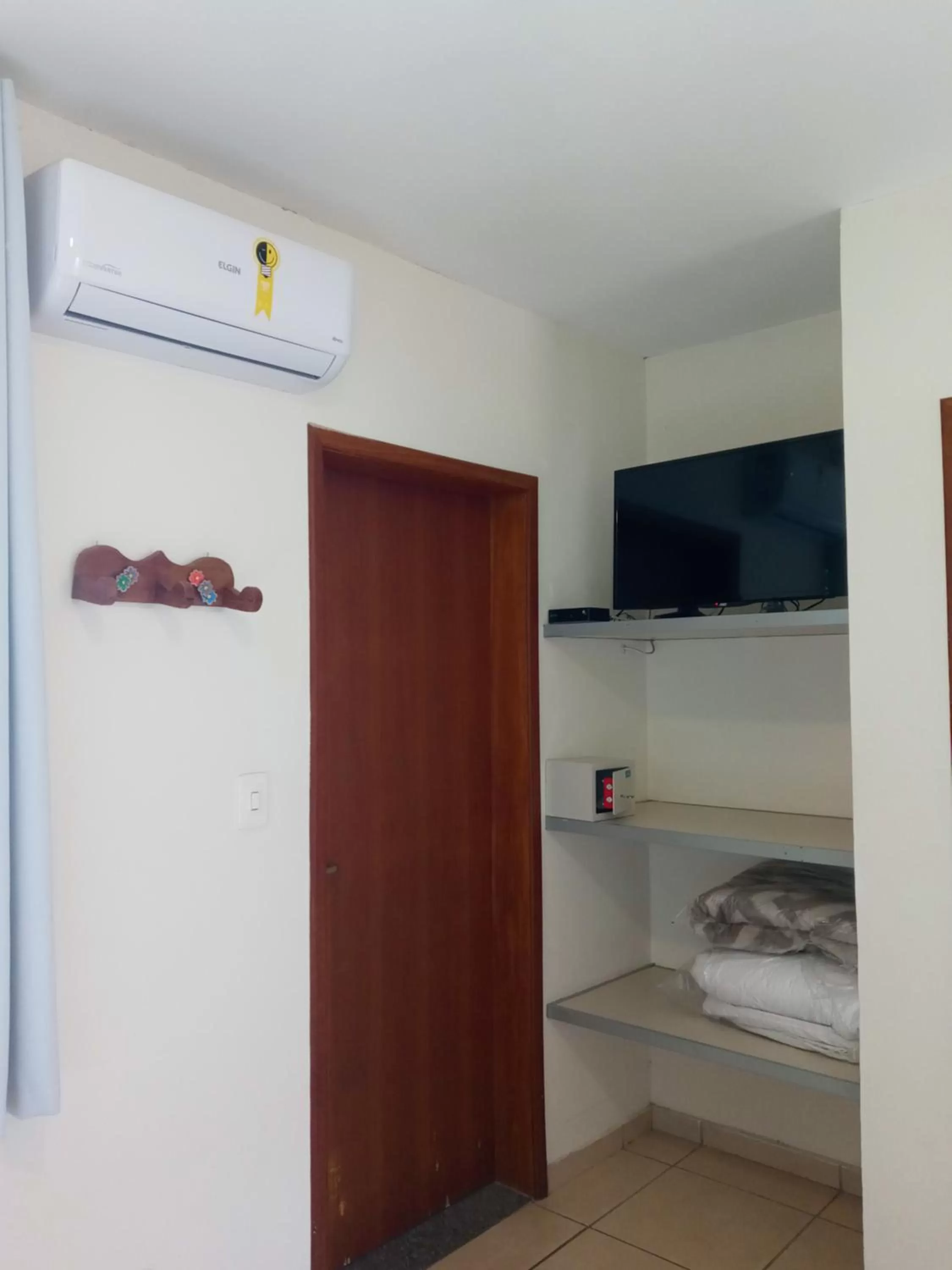 TV/Entertainment Center in Pousada Vila Real Flats