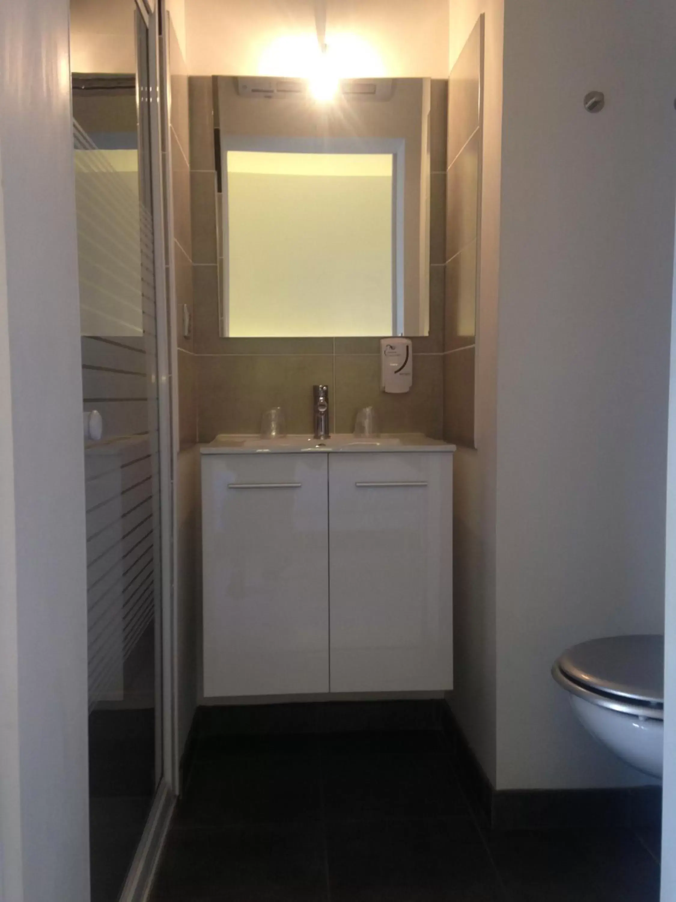 Bathroom in Hotel-Restaurant Du Port