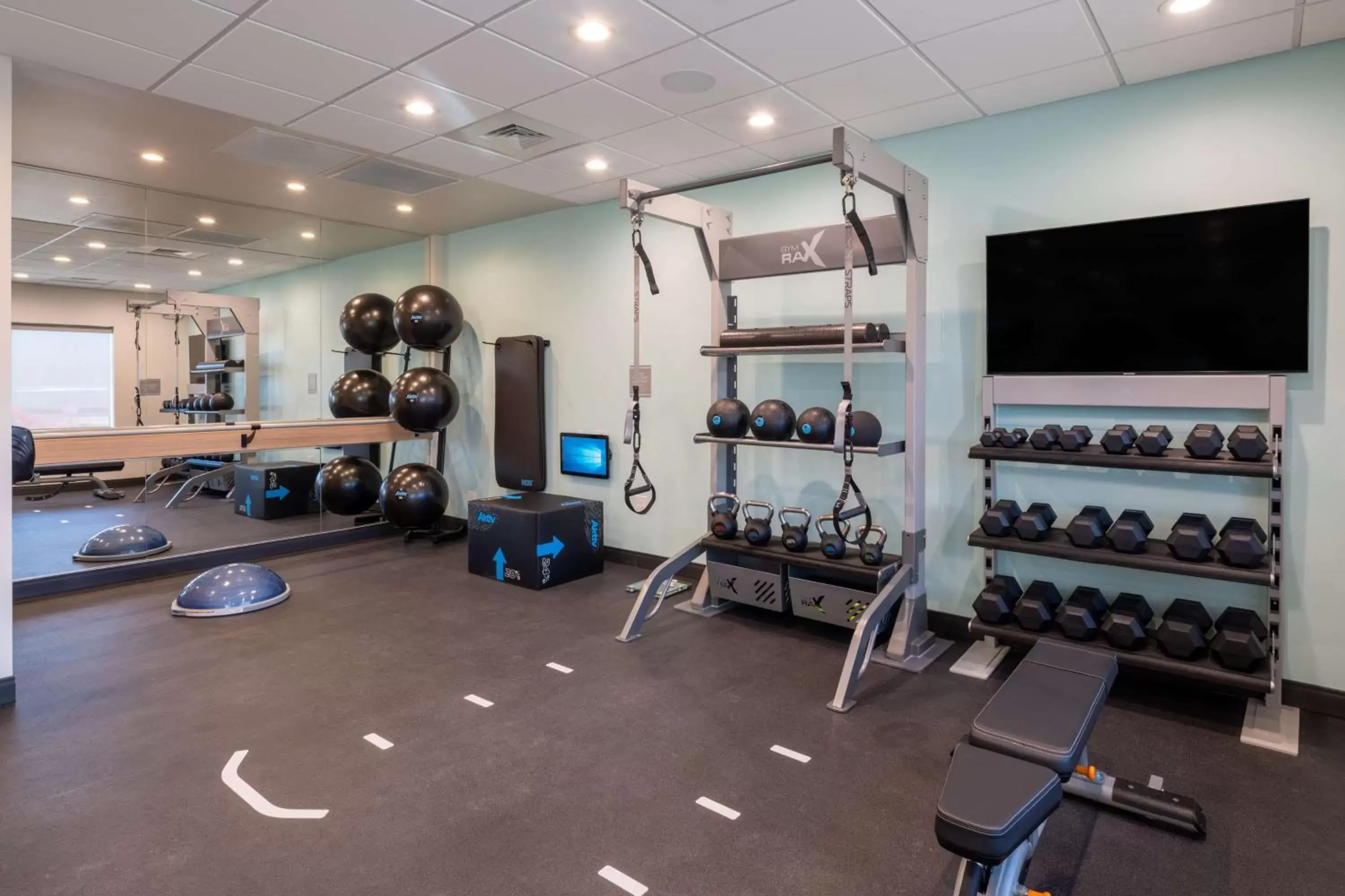 Fitness centre/facilities, Fitness Center/Facilities in Tru By Hilton Naperville Chicago