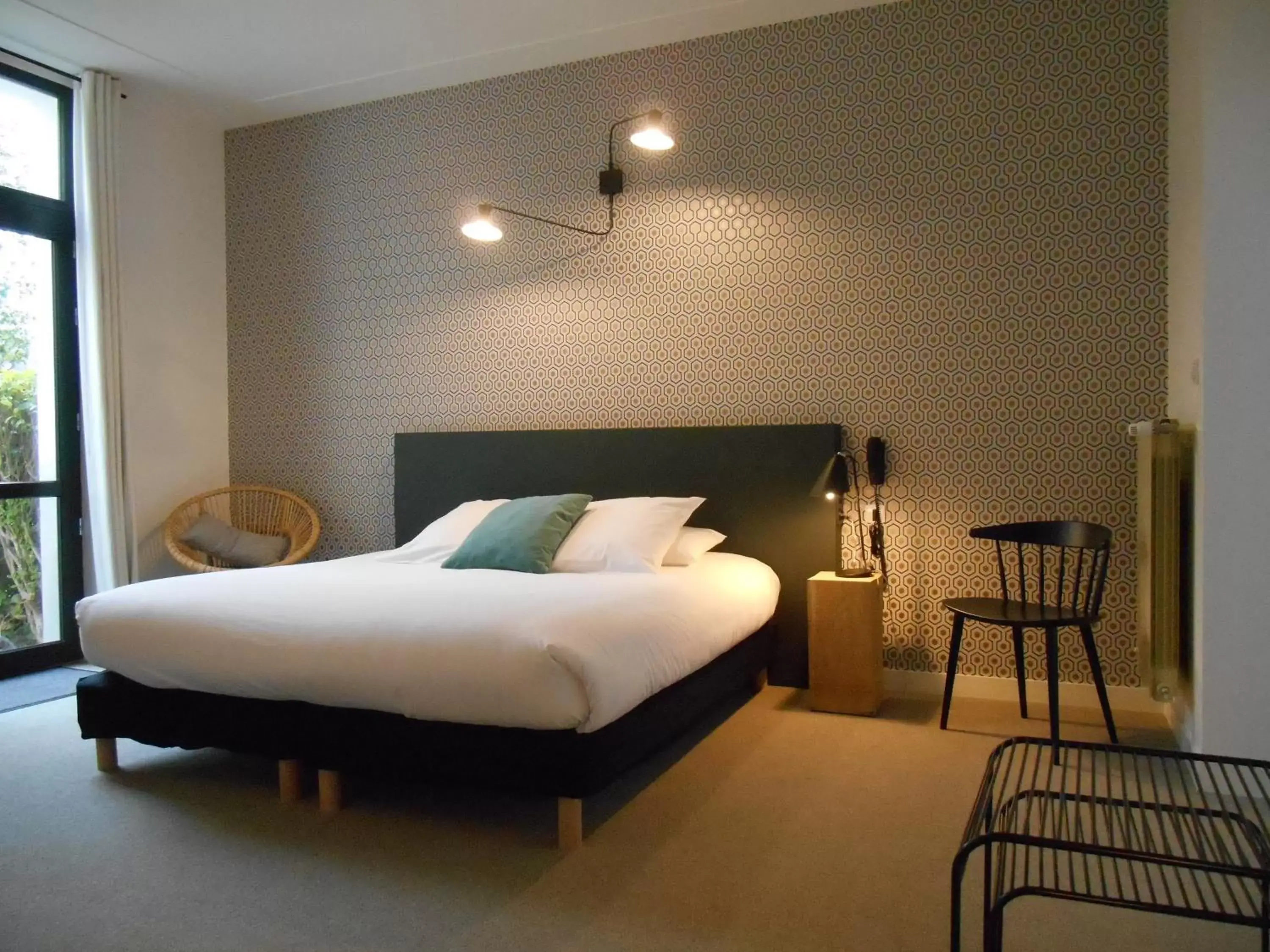 Photo of the whole room, Bed in Hotel de France