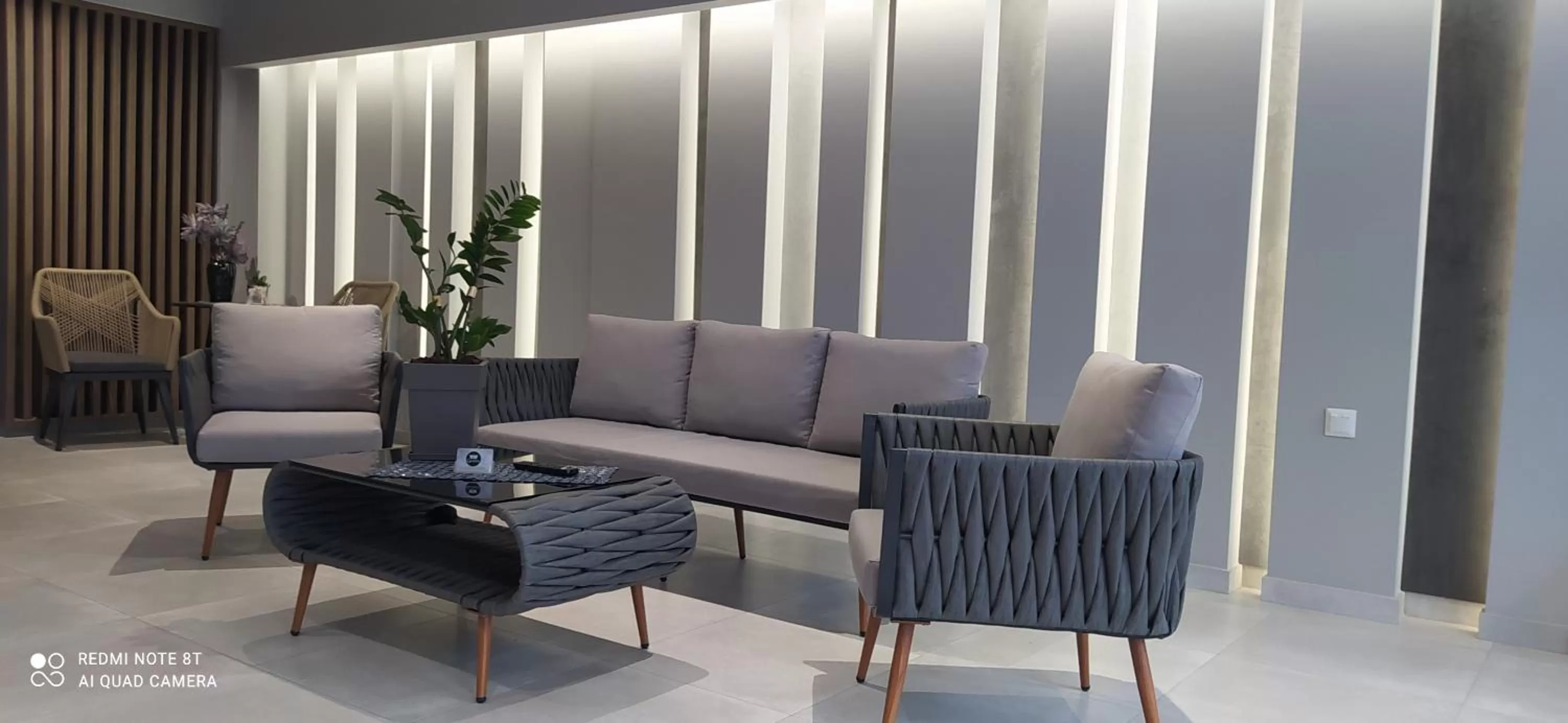 Communal lounge/ TV room in Elizabeth Queen Luxury Rooms