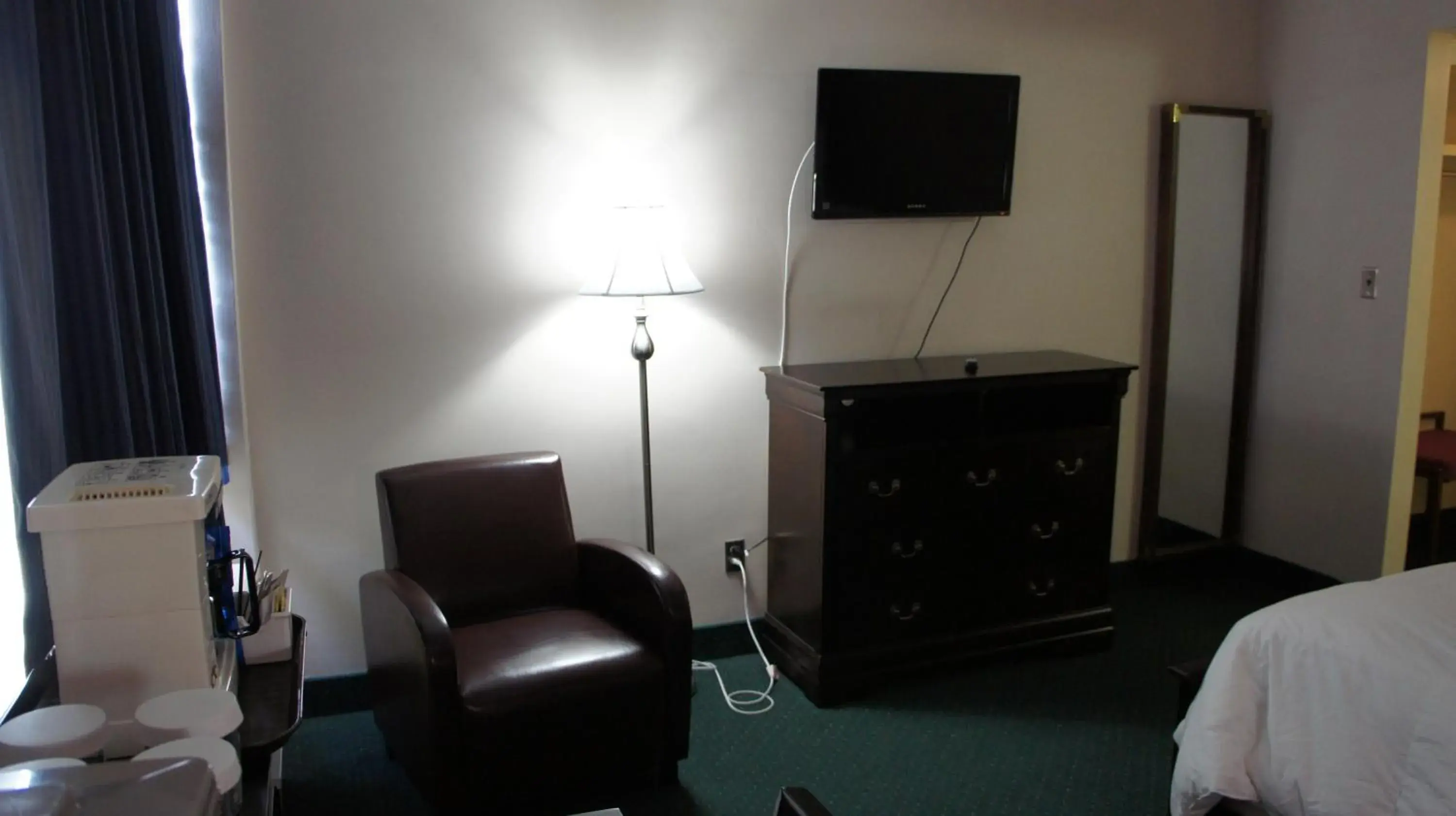 Seating area, TV/Entertainment Center in The Marlborough Hotel