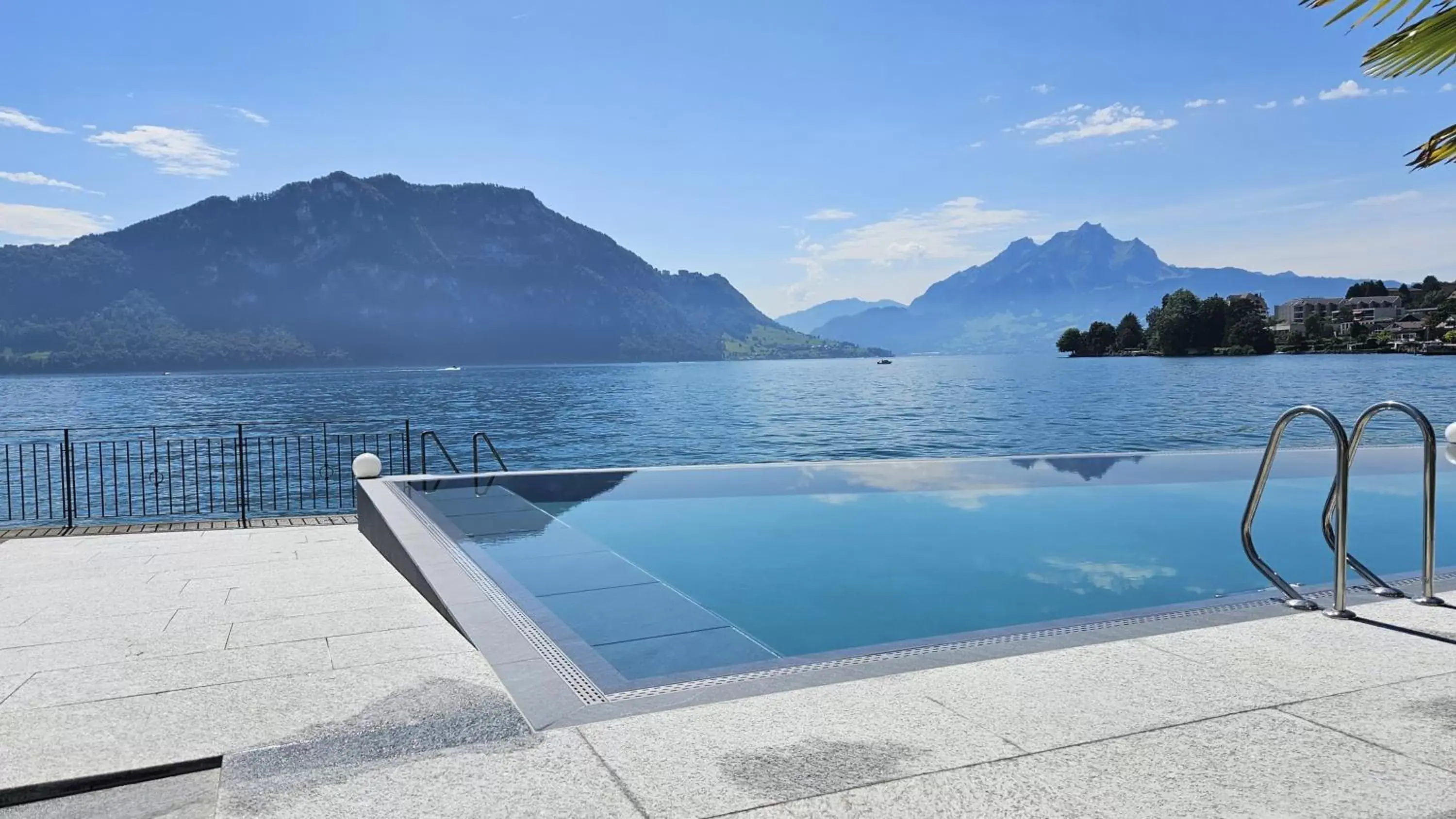 Swimming Pool in Hotel Central Am See - Beau Rivage Collection