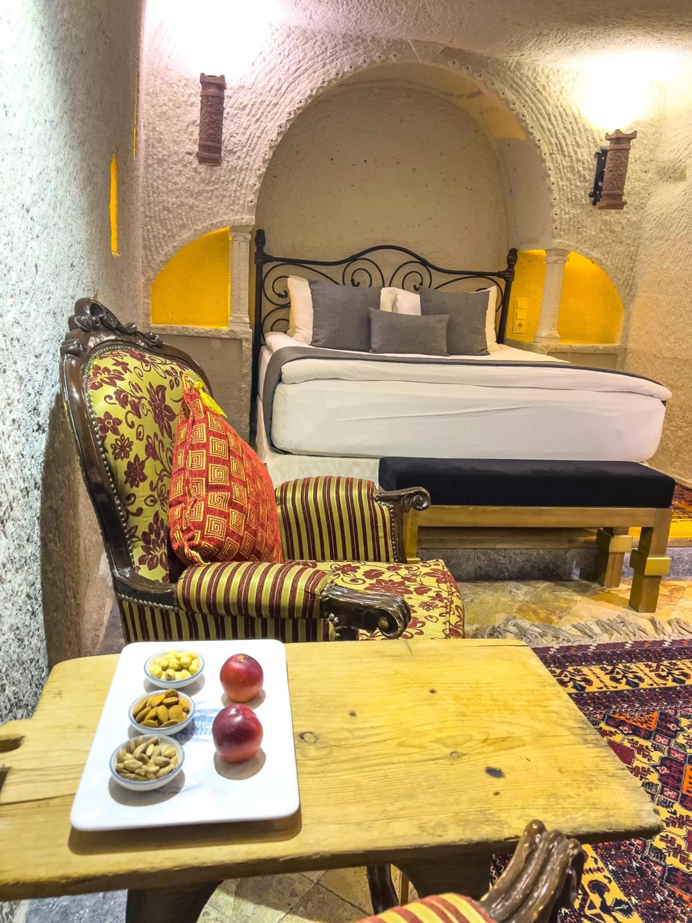 View (from property/room), Bed in Local Cave House