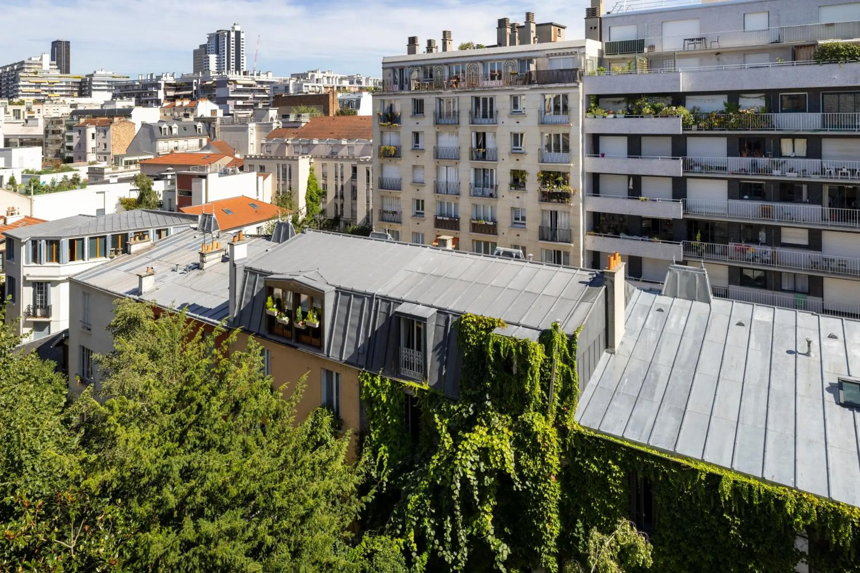 Garden view in Hôtel du Home Moderne