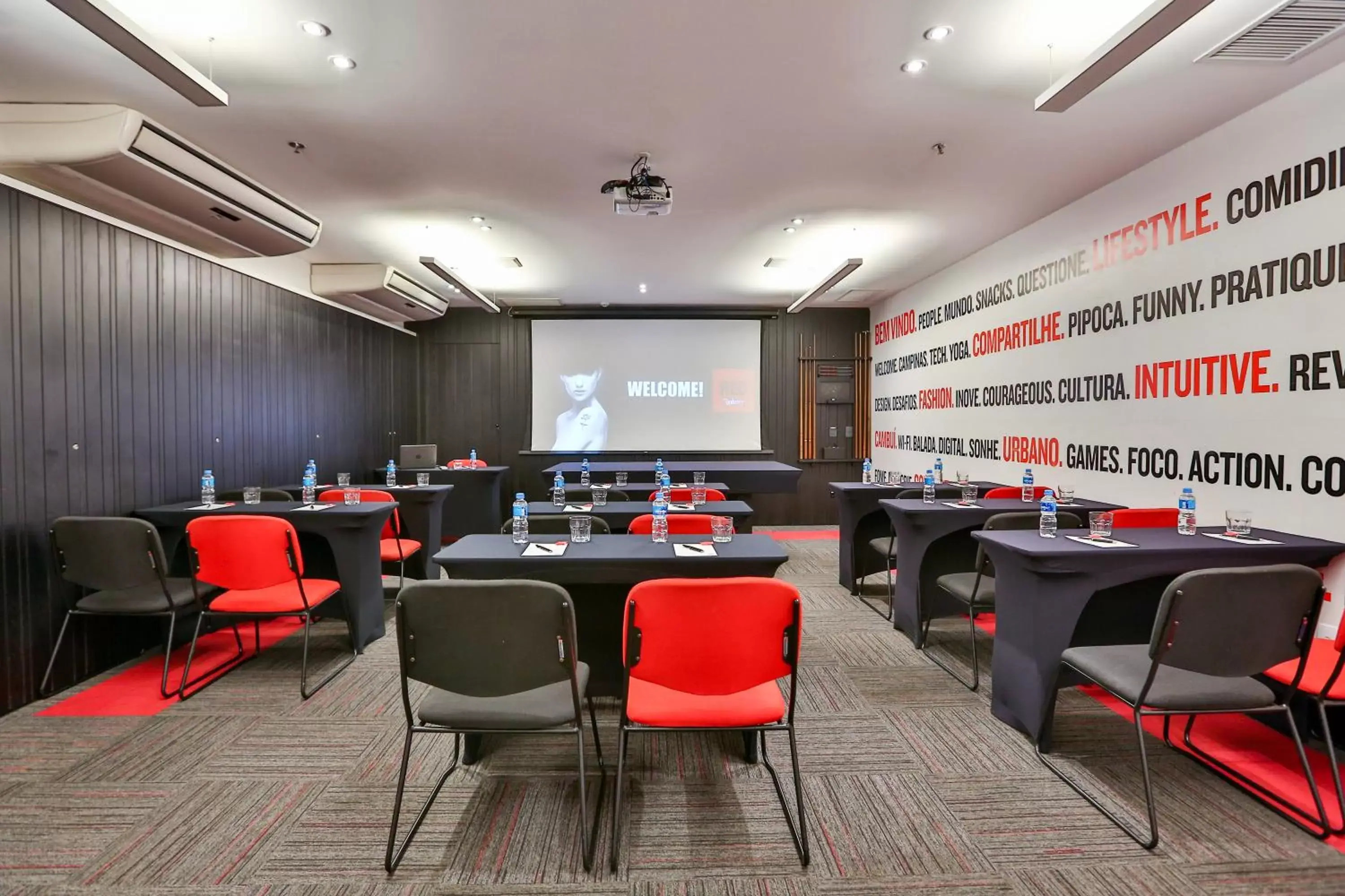 Meeting/conference room in Radisson RED Campinas