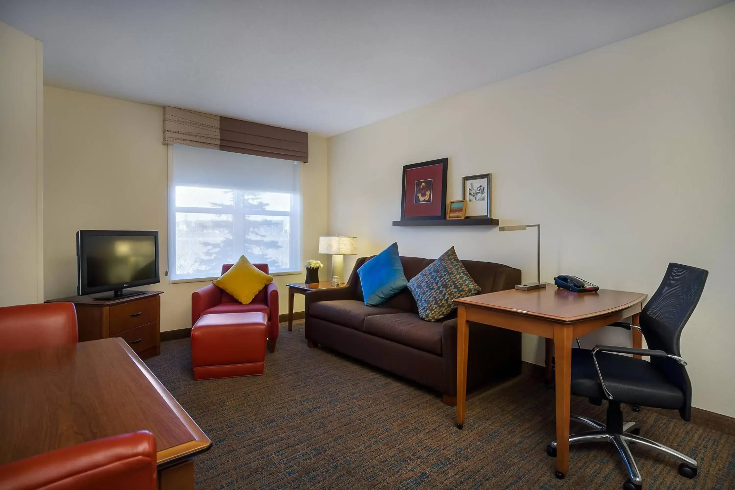 Photo of the whole room, Seating Area in Residence Inn by Marriott Madison West/Middleton